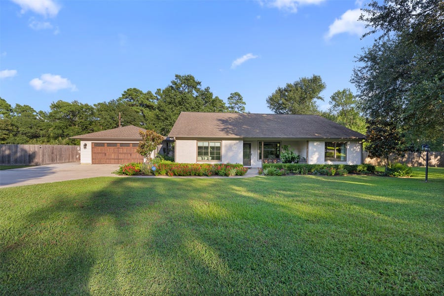 Property photo for 13210 Crest Drive, Willis, TX