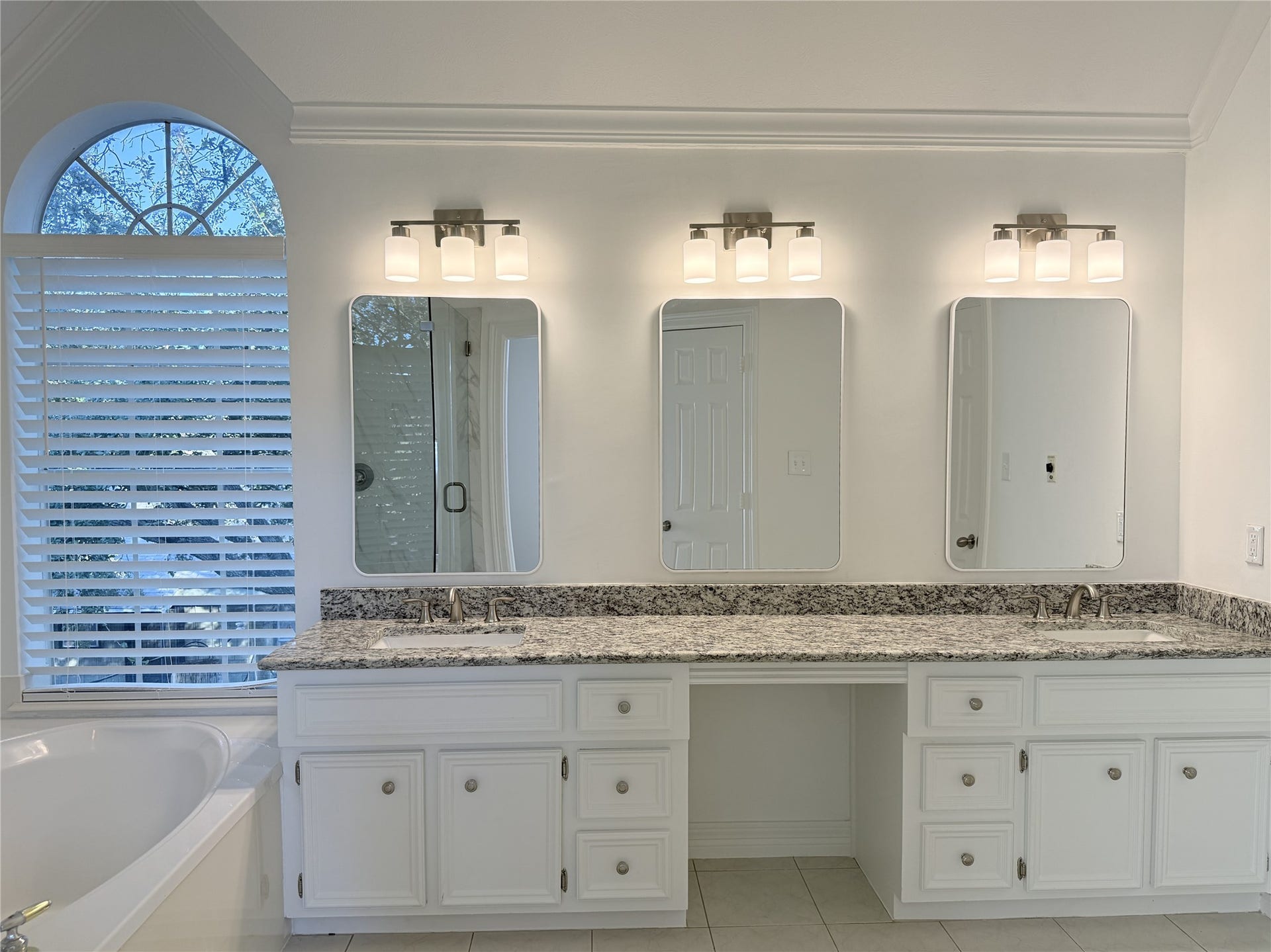 1963 Peden Street, Houston, TX 77019 Tri-mirrors and an extended double sink vanity with make-up area. Natural light flows in from the arched window.