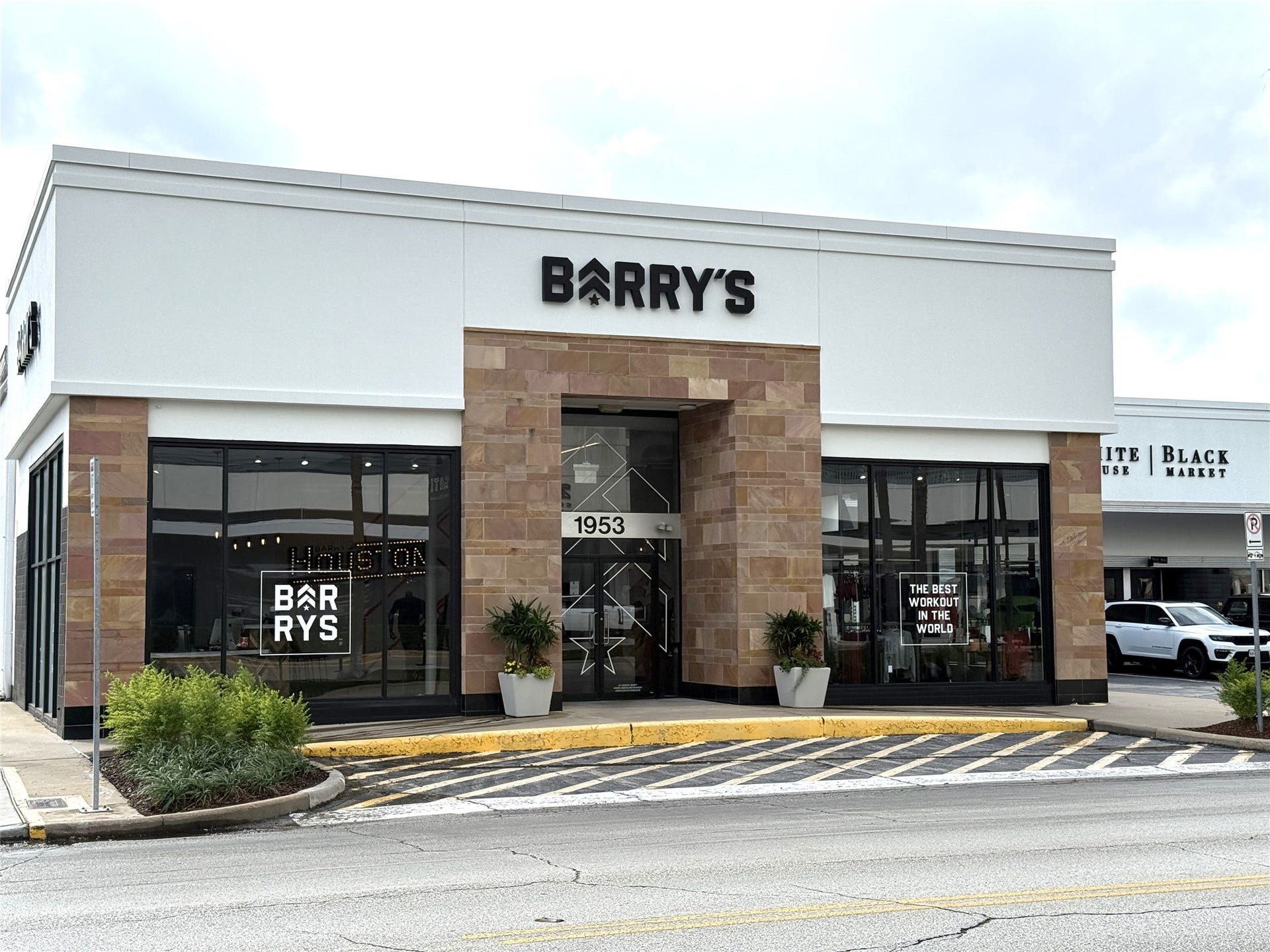 1963 Peden Street, Houston, TX 77019 Do you enjoy working out? Barry's Gym