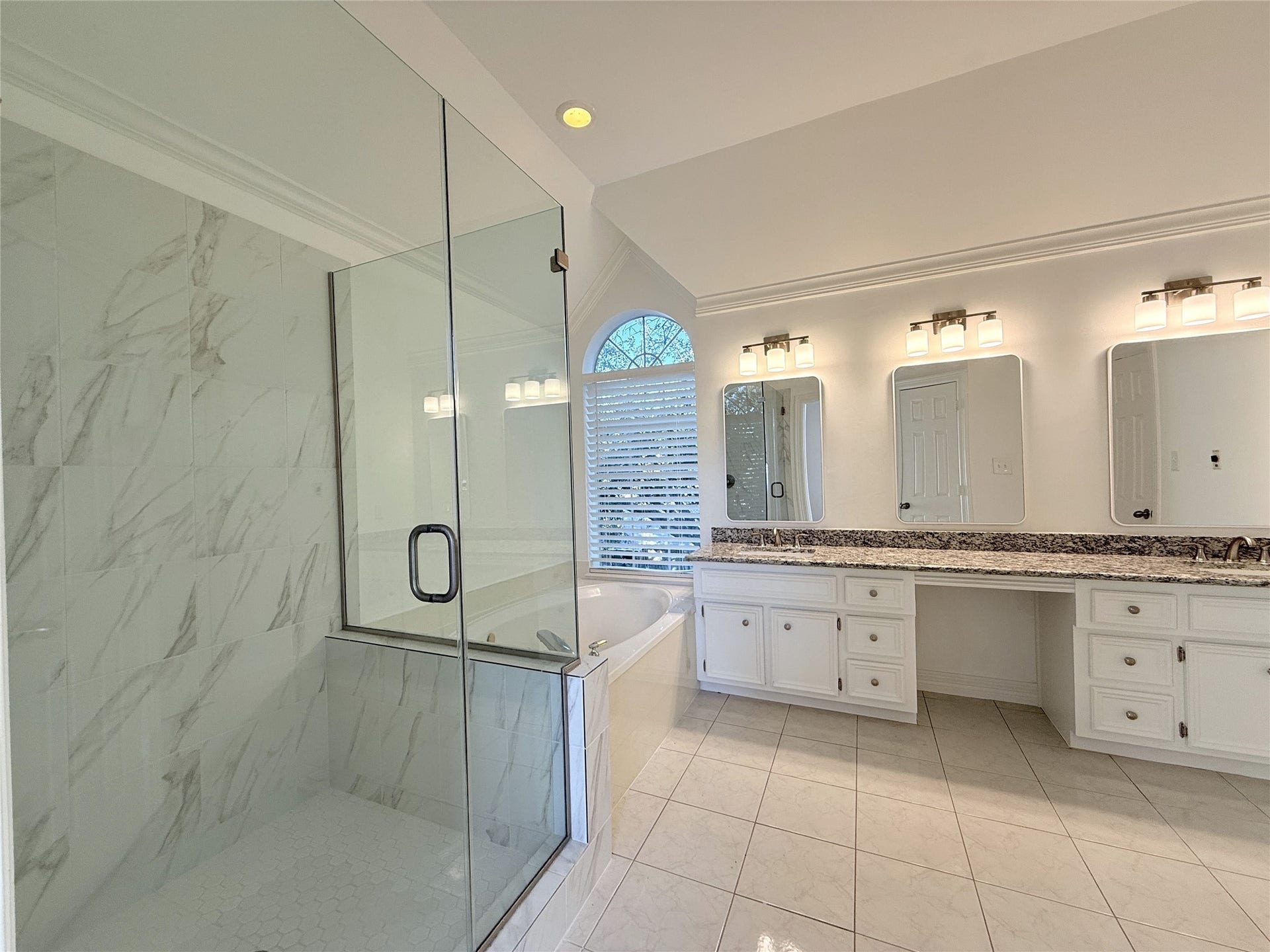 1963 Peden Street, Houston, TX 77019 The primary bath with glass framed shower & soaking tub.