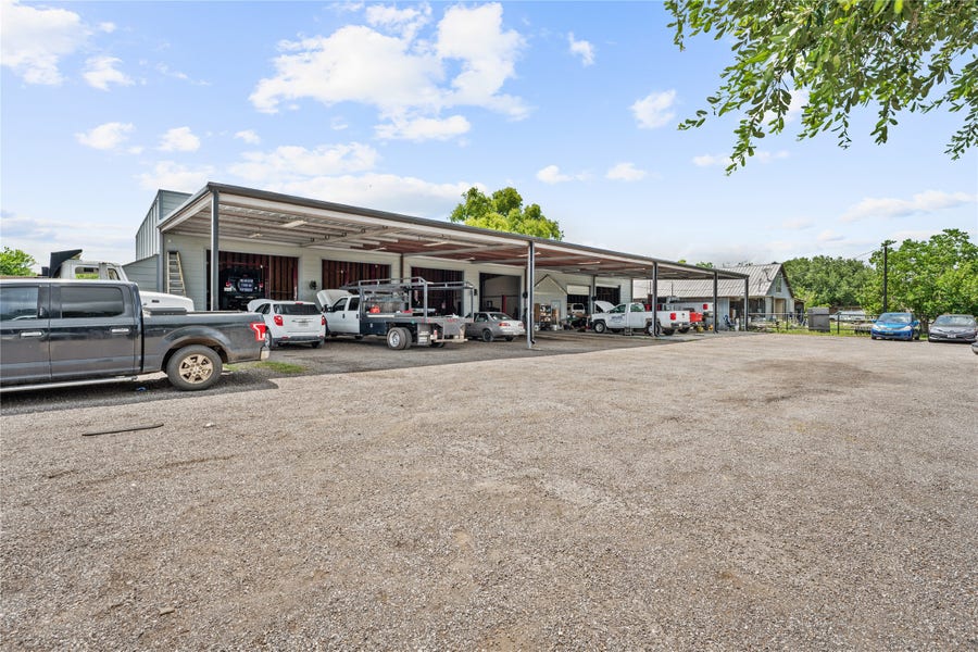 Property photo for 1523 Highway 36 N, Rosenberg, TX