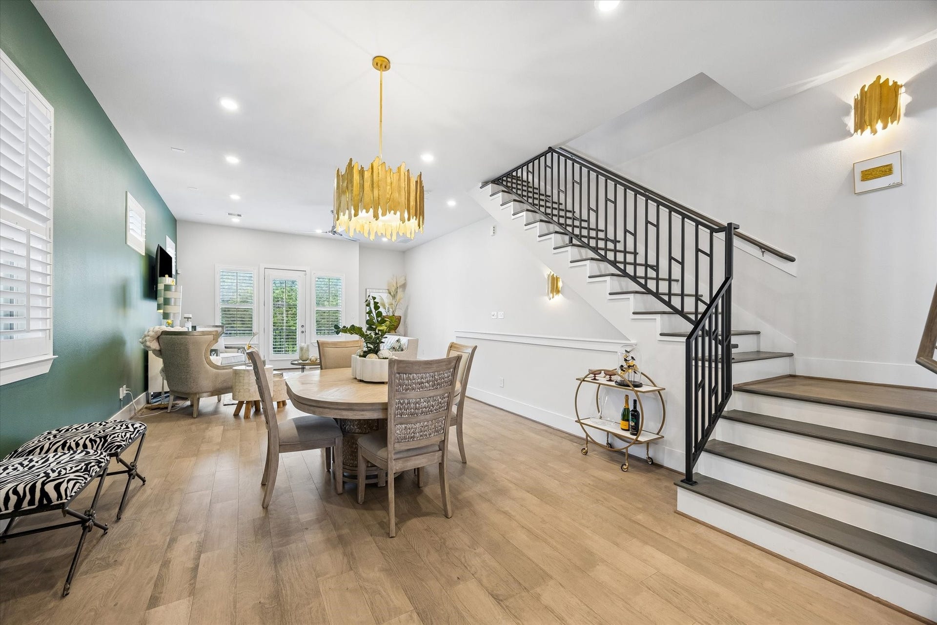 1226 W 21st Street, Houston, TX 77008 Whether you are hosting a lavish dinner party or enjoying a quiet night in, the dining area sits at the heart of the main floor with beautiful lighting, warm engineered wood flooring, and plenty of room to gather.