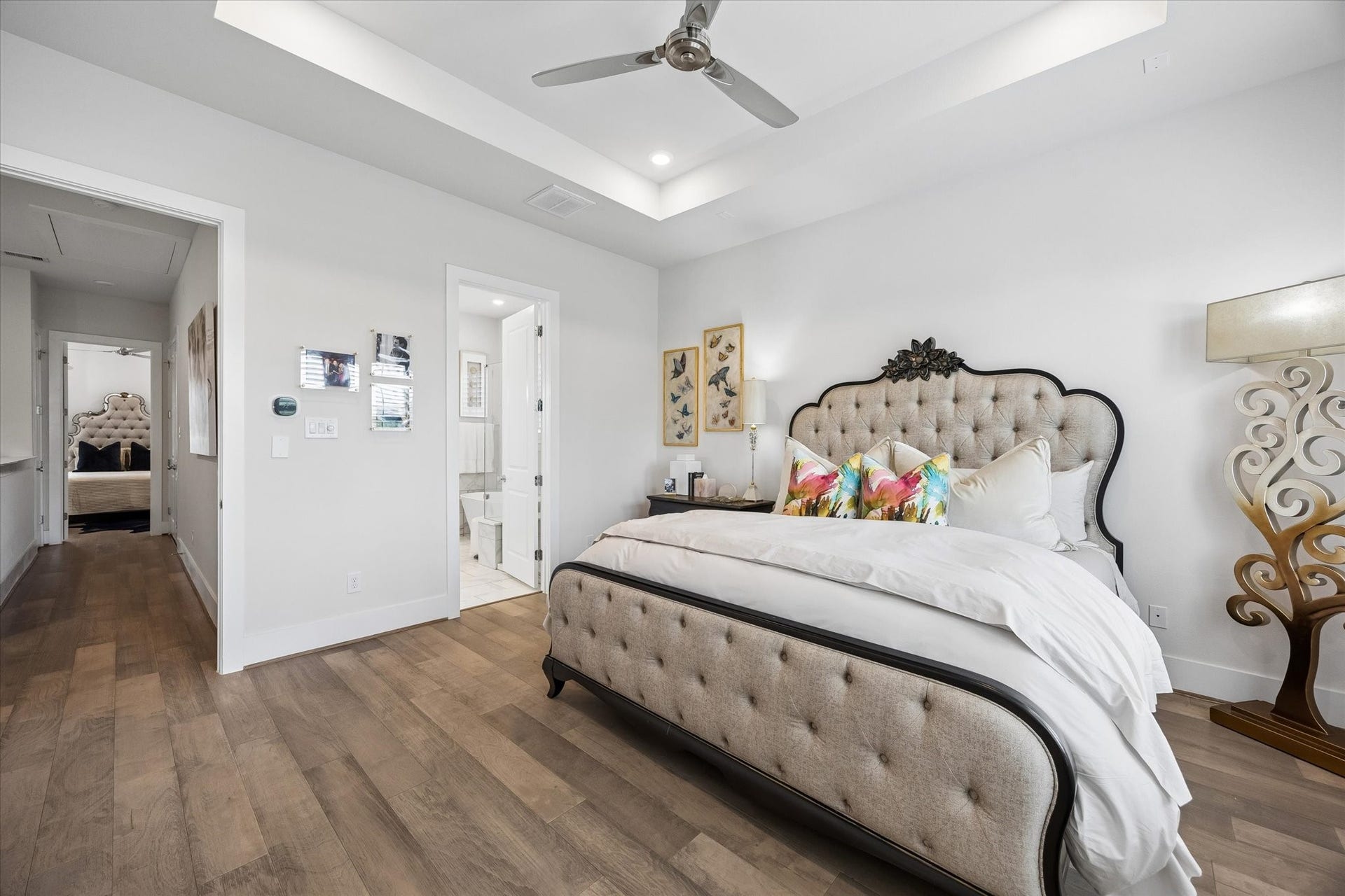 1226 W 21st Street, Houston, TX 77008 This private owners retreat is complete with a large walk-in closet and a spa-like ensuite bathroom, giving you everything you need to begin and end each day in comfort and luxury.