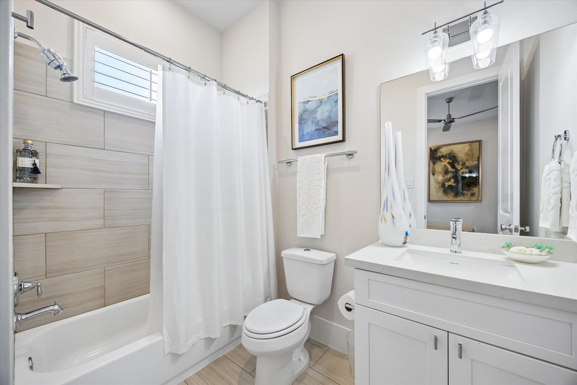1226 W 21st Street, Houston, TX 77008 The ensuite bathroom keeps this guest suite feeling polished and comfortable with a single sink vanity, designer lighting, a tub and shower combo with tile surround, all with fresh finishes for everyday ease.