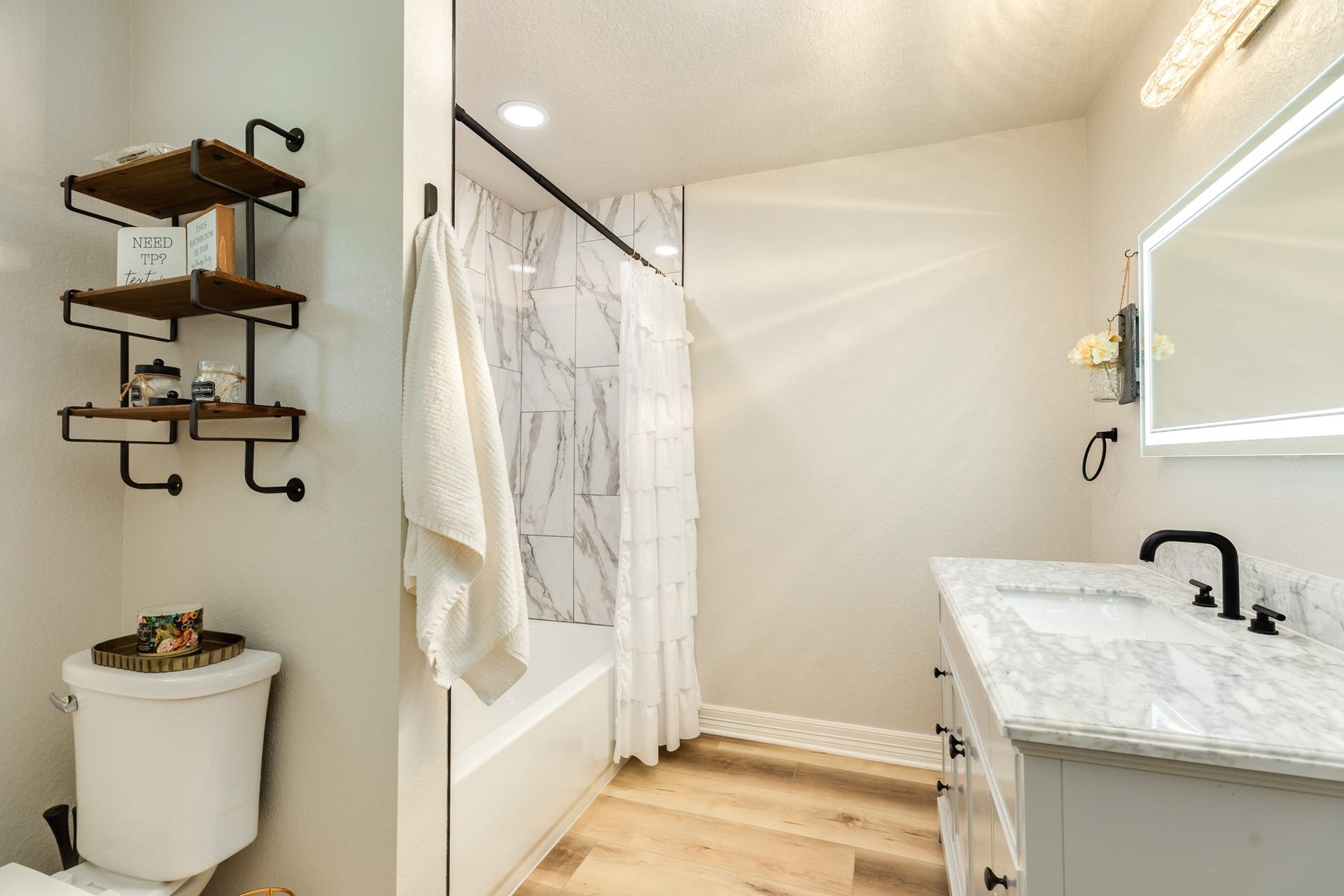 4418 Georgia Street, Santa Fe, TX 77517 Secondary Bath