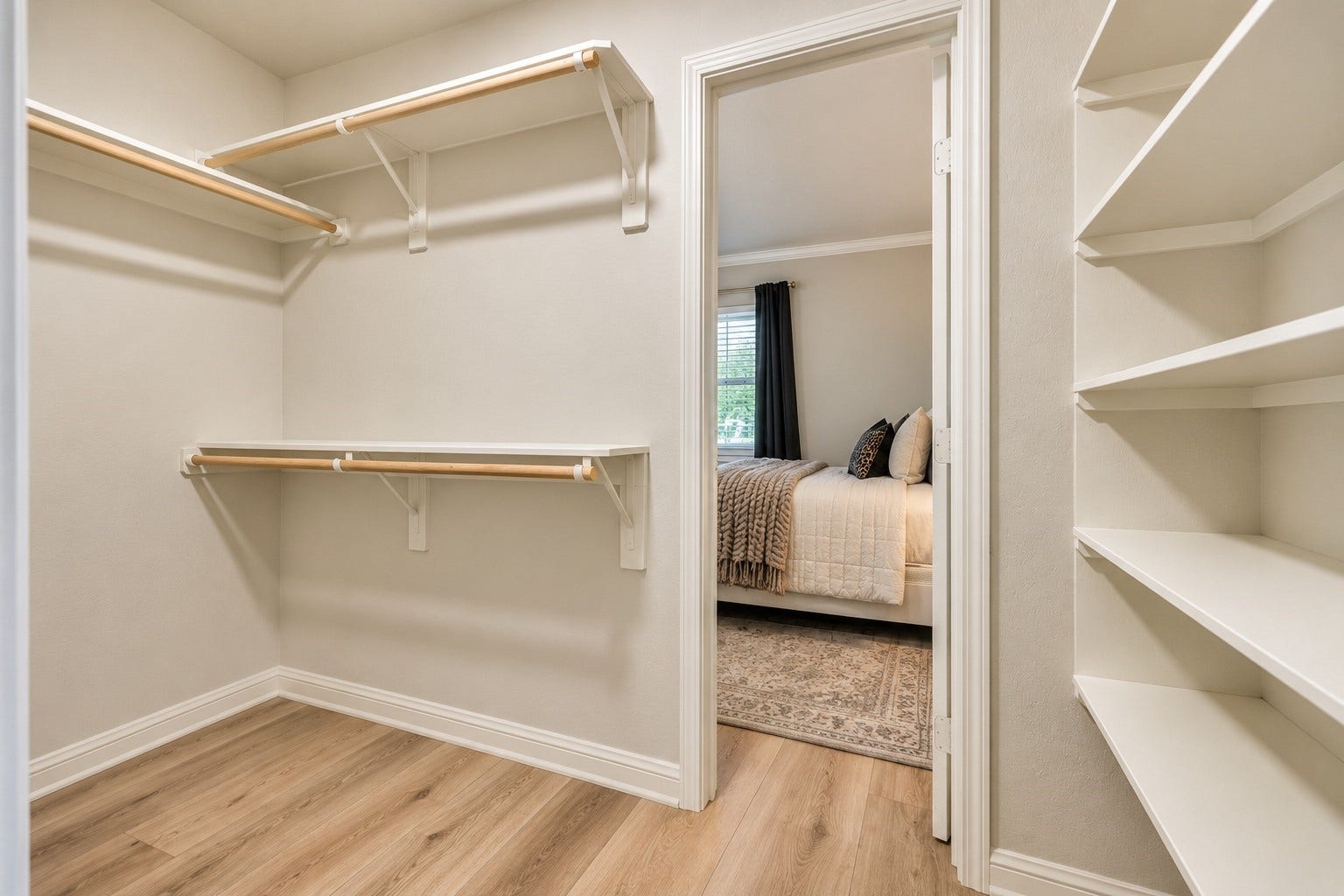 4418 Georgia Street, Santa Fe, TX 77517 Jack & Jill Closet between Bedrooms 3 & 4