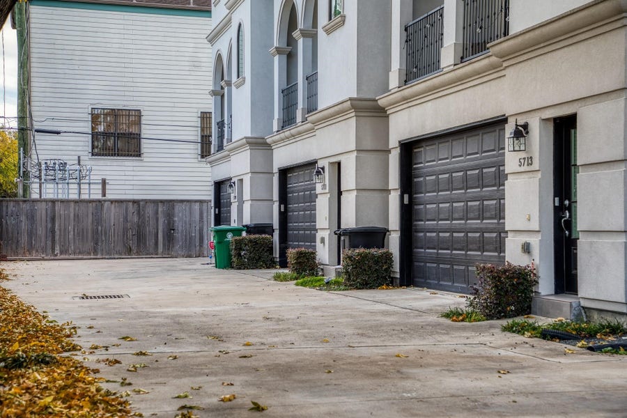 Property photo for 5717 WinsomeLane, Houston, TX
