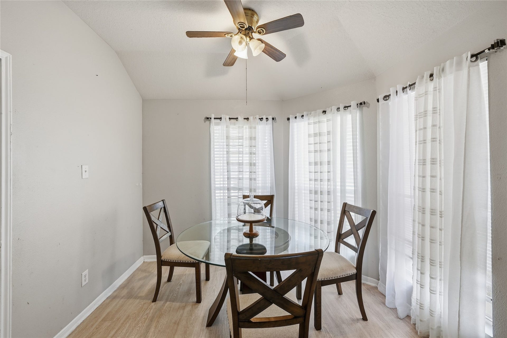 18215 Echo Mar Lane, Houston, TX 77084 Breakfast area with lovely bay wall/windows, also known as canted wall with its gorgeous windows!