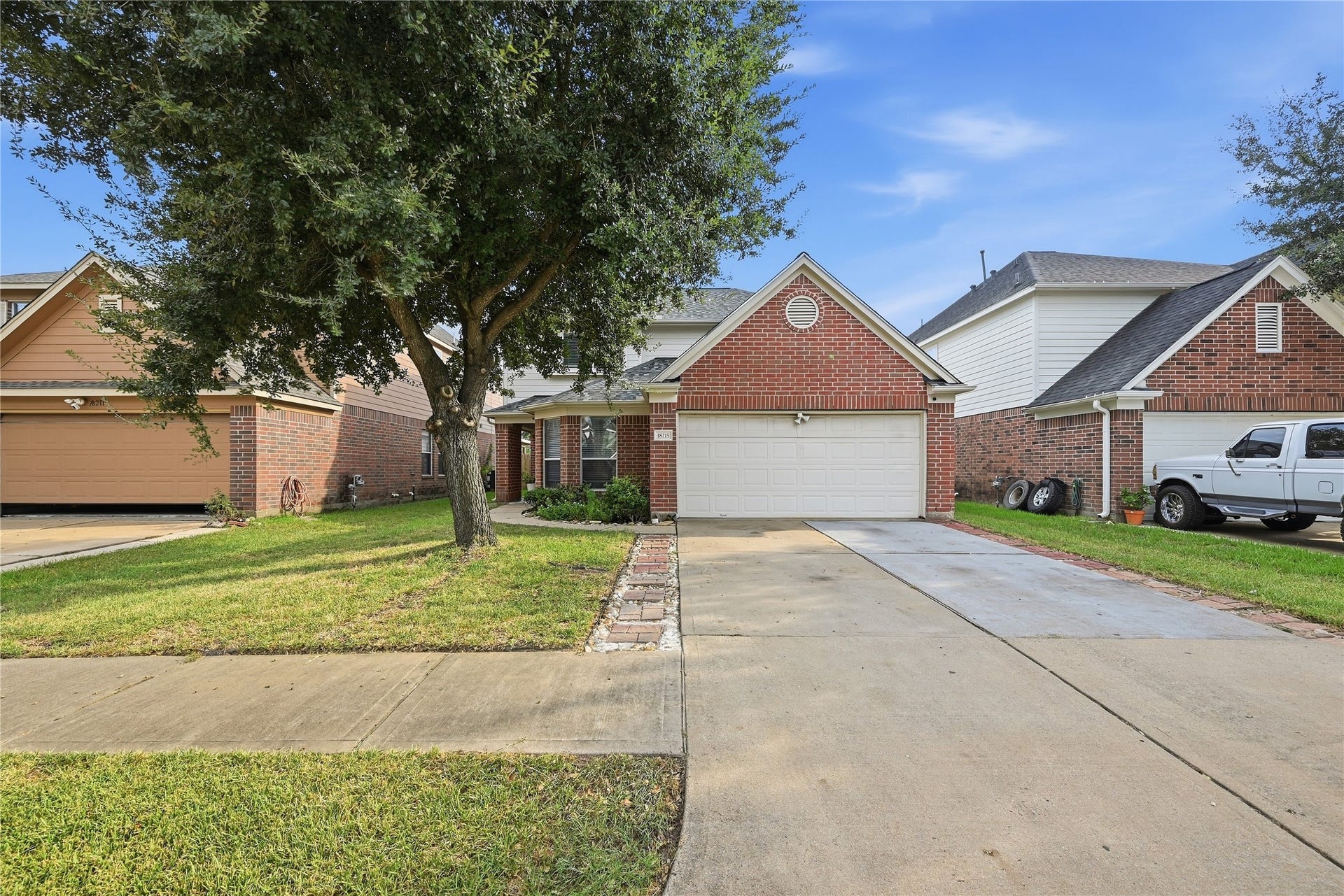 18215 Echo Mar Lane, Houston, TX 77084 Spacious drive way!
