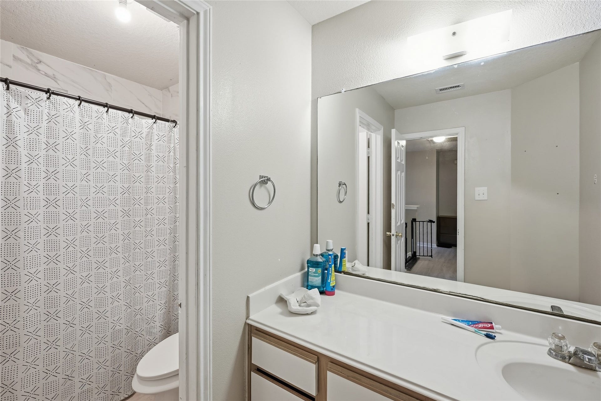 18215 Echo Mar Lane, Houston, TX 77084 Full bathroom with shower tub combo.