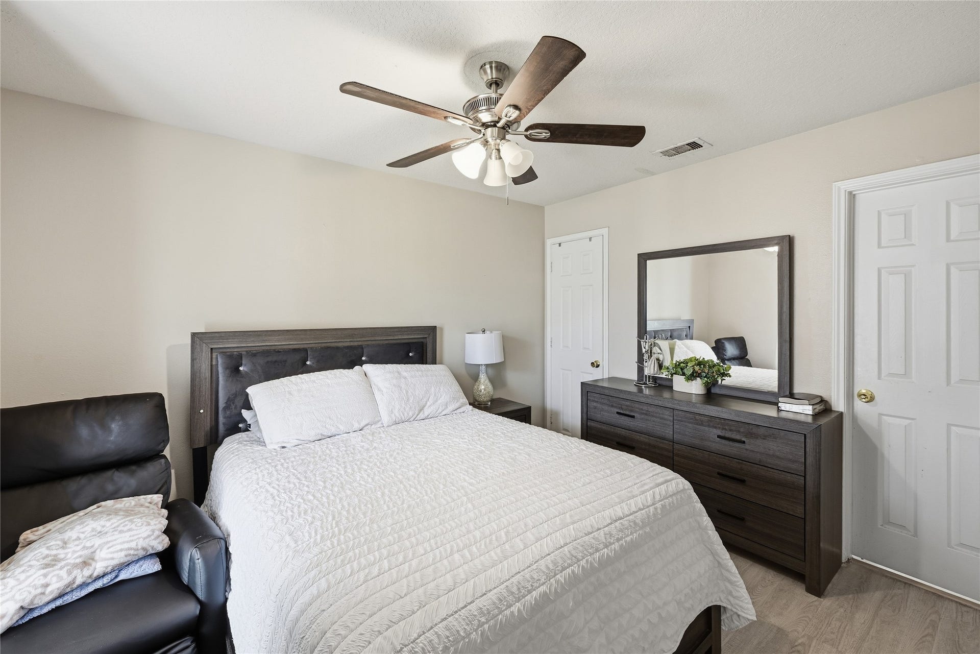 18215 Echo Mar Lane, Houston, TX 77084 Bedroom (1st floor, not primary bedroom but it has its own restroom, and that restroom has another access door for the downstairs living room.
