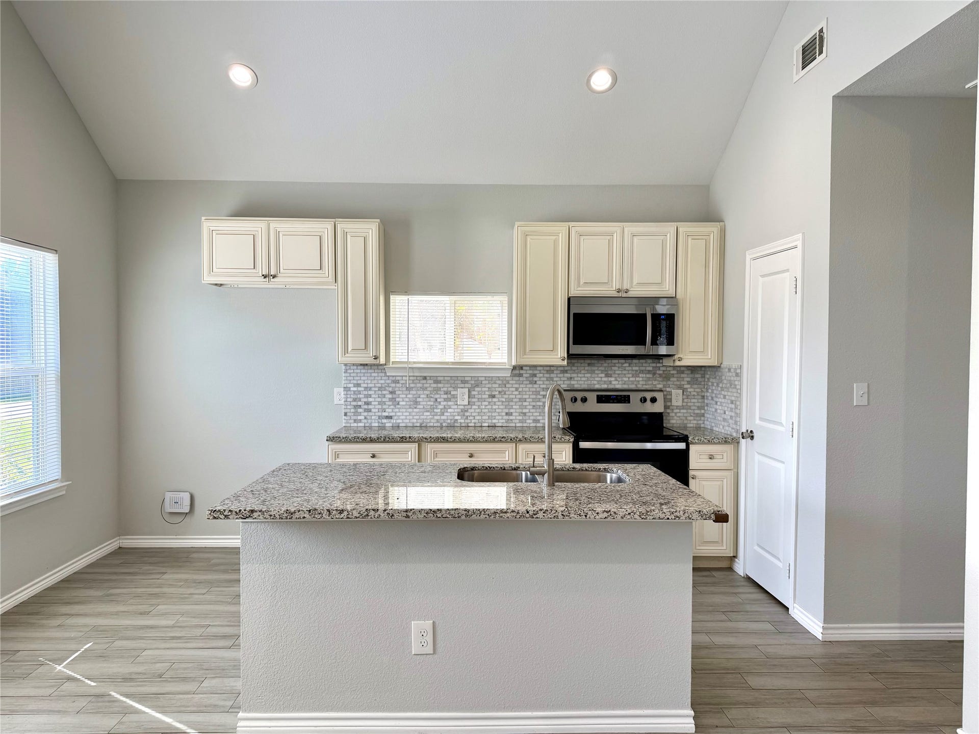 16618 Meadowcroft, Montgomery, TX 77316 Kitchen