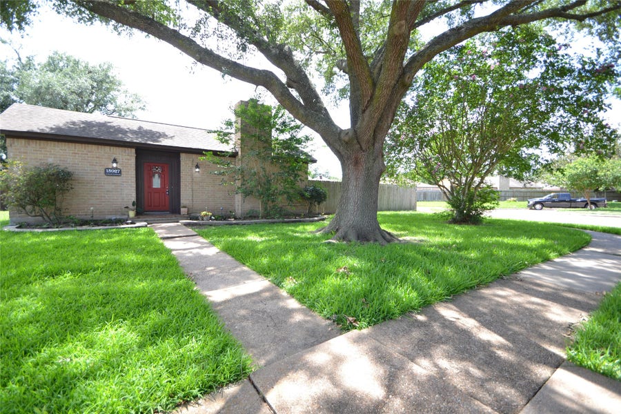Property photo for 15927 Tumbling rapids Drive, Houston, TX