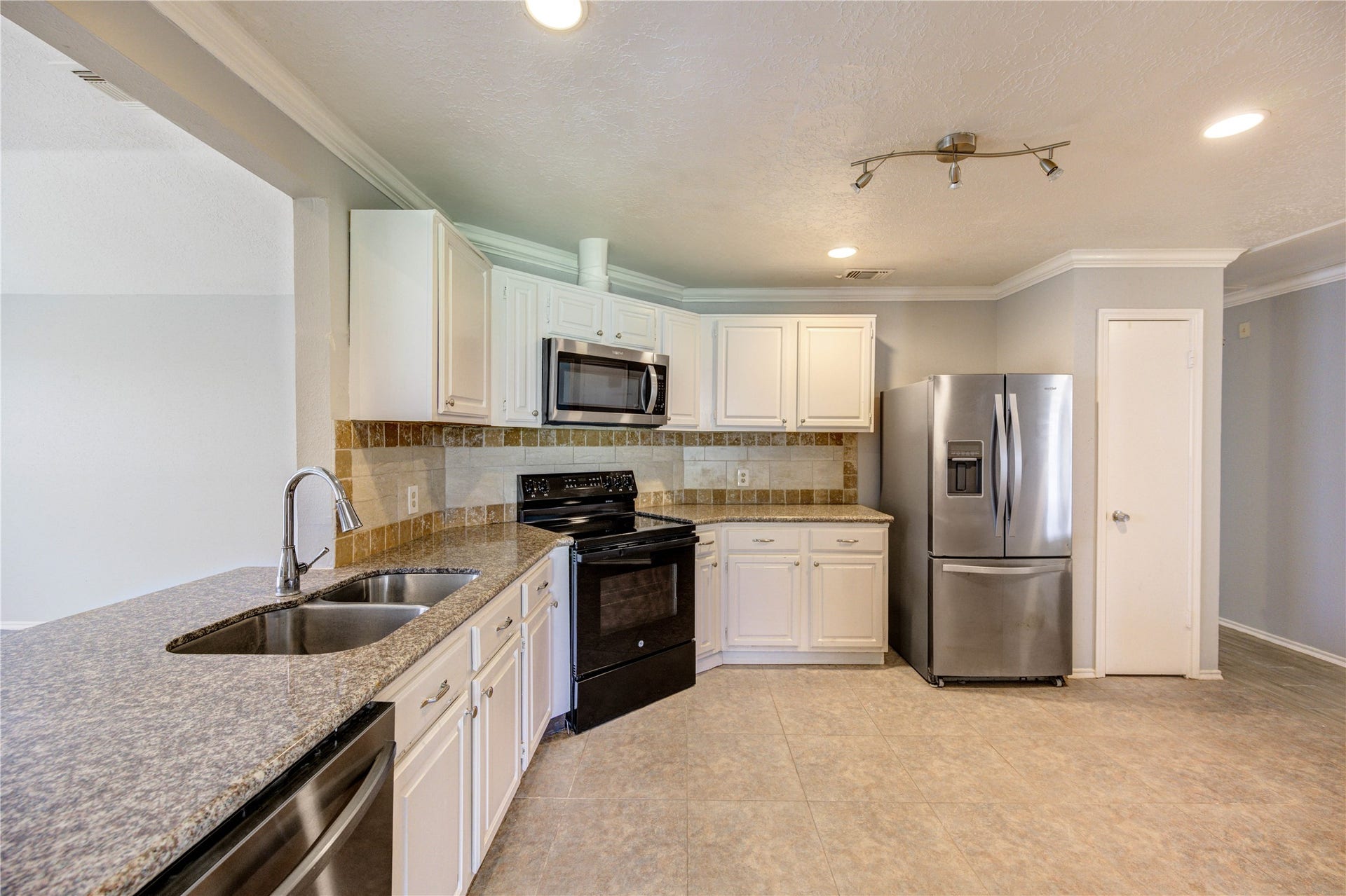 13114 Nantucket Drive, Sugar Land, TX 77478 13114 Nantucket Drive, Sugar Land, TX 77478