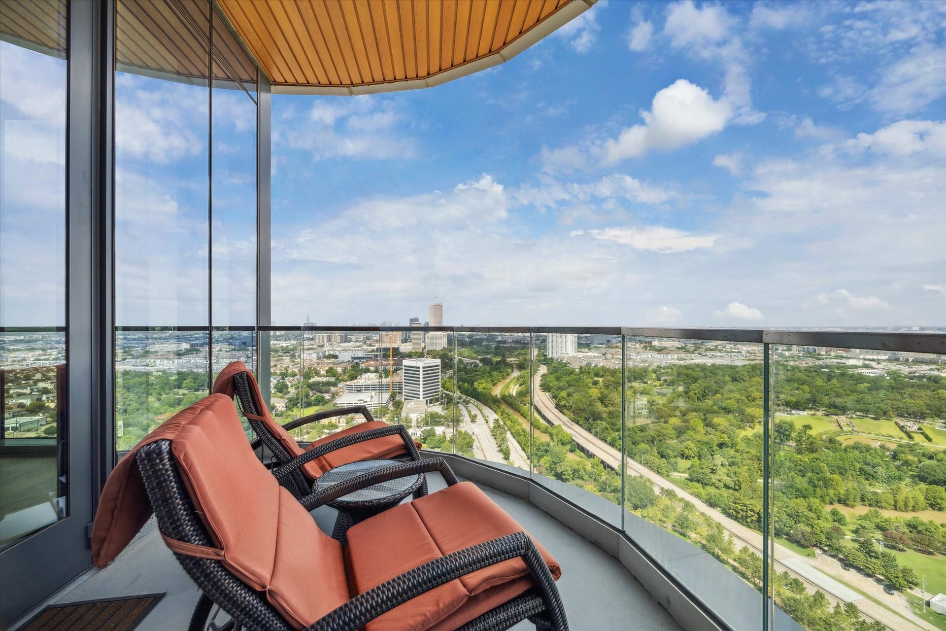 1711 Allen Parkway, #2601, Houston, TX 77019 A view from the outdoor covered patio looking west.
