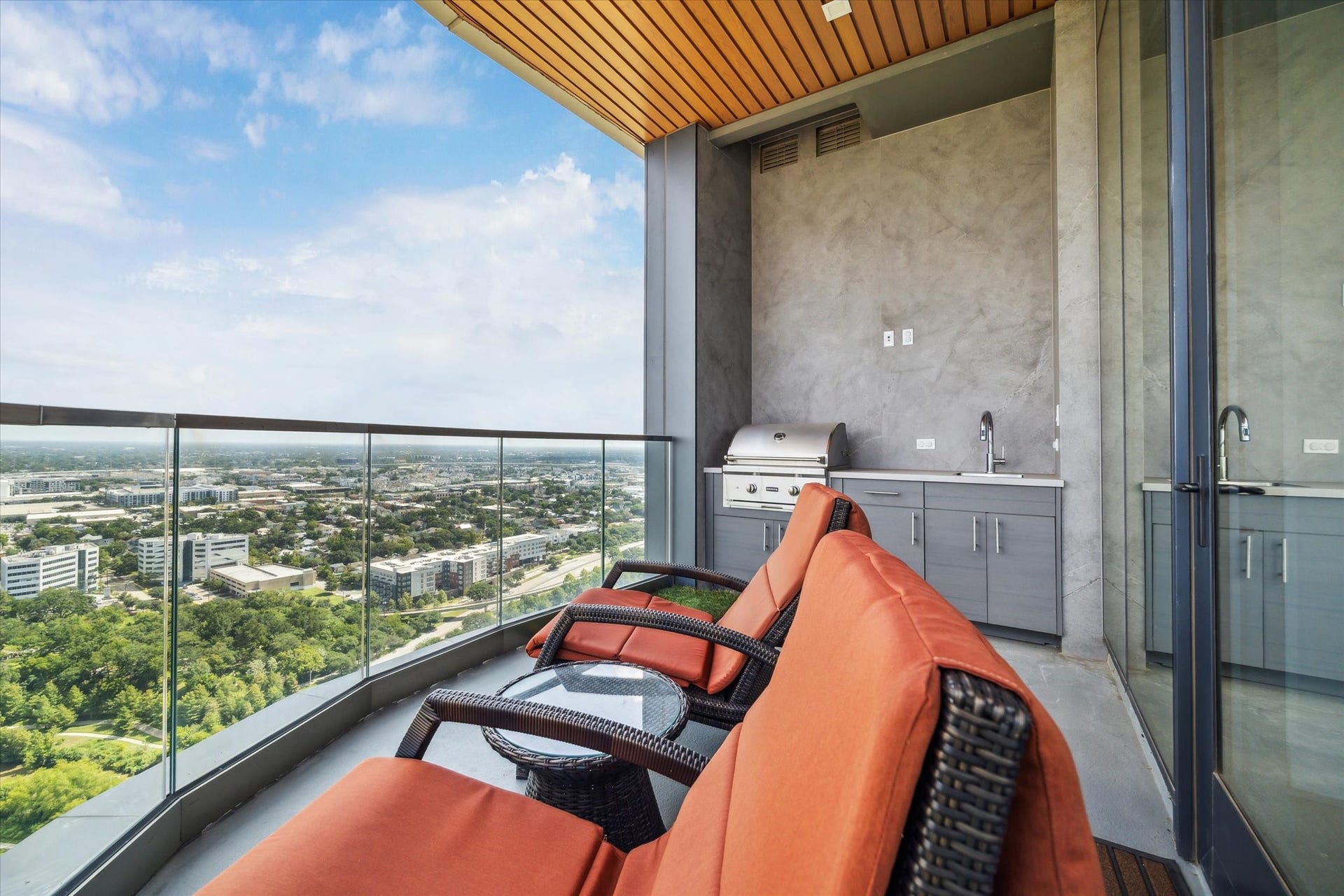 1711 Allen Parkway, #2601, Houston, TX 77019 The view from the patio looking north. The gas grill and sink are ready for your next cookout.