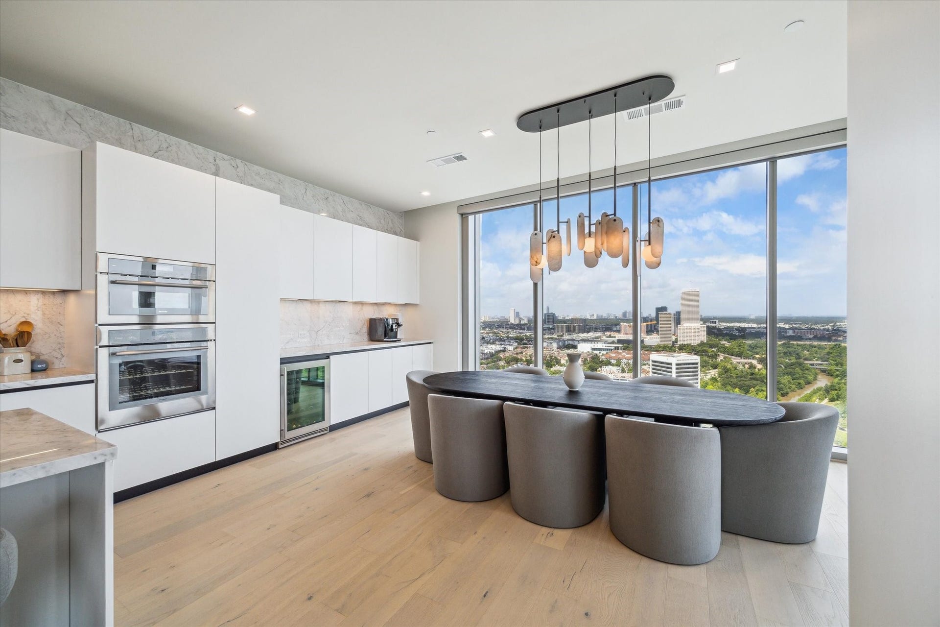 1711 Allen Parkway, #2601, Houston, TX 77019 1711 Allen Parkway, #2601, Houston, TX 77019