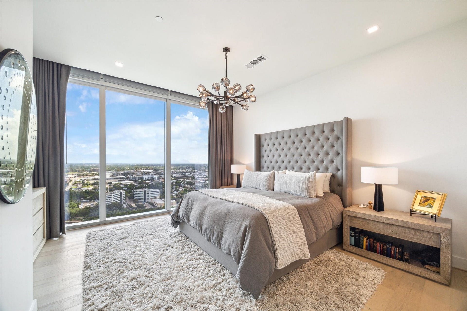 1711 Allen Parkway, #2601, Houston, TX 77019 Spacious primary bedroom with both remote-controlled blinds and blackout draperies.