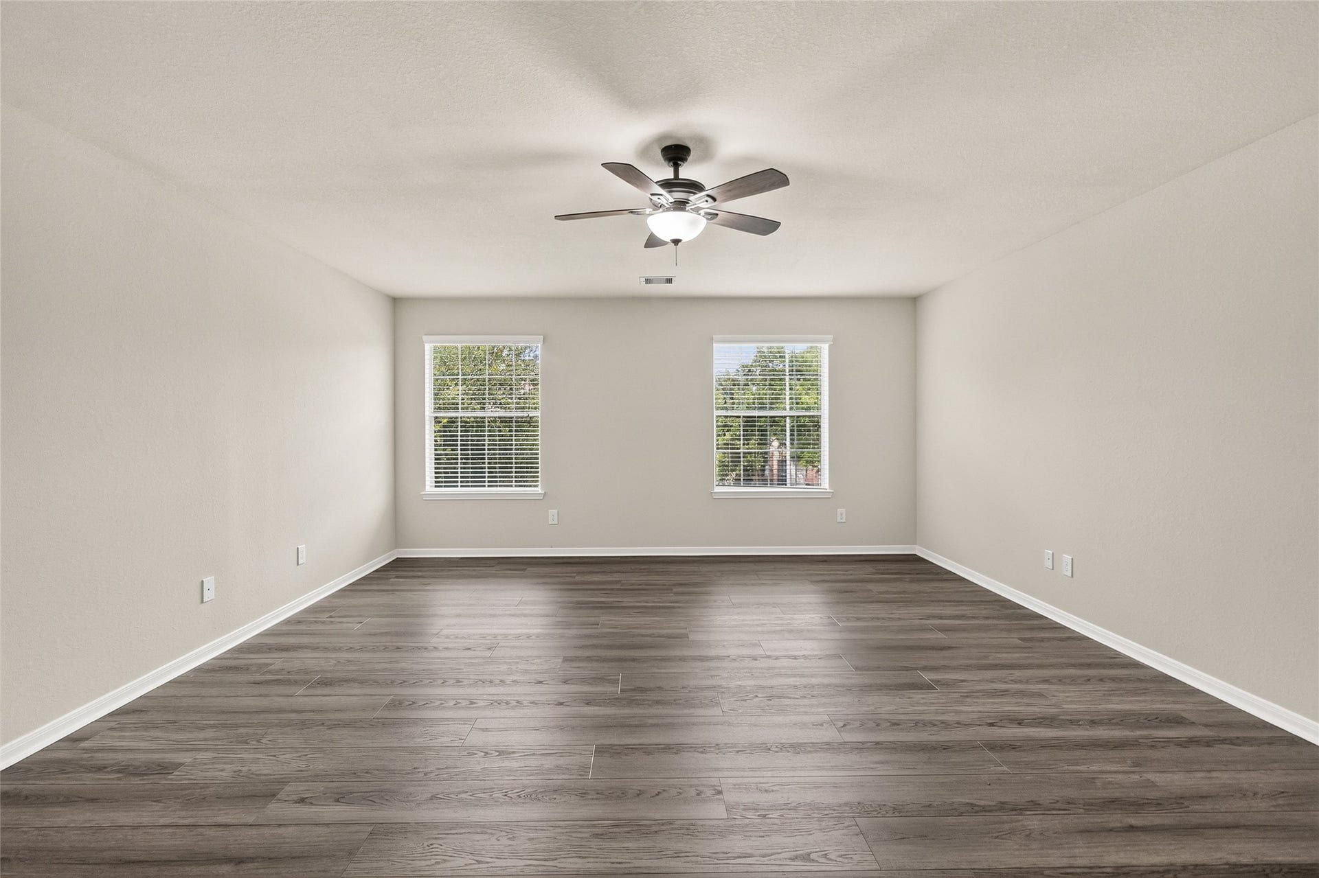 1231 Abigail Lane, Friendswood, TX 77546 With its generous size and flexible layout, your upstairs bonus room easily adapts to your needs, whether you're entertaining, working, or simply unwinding.