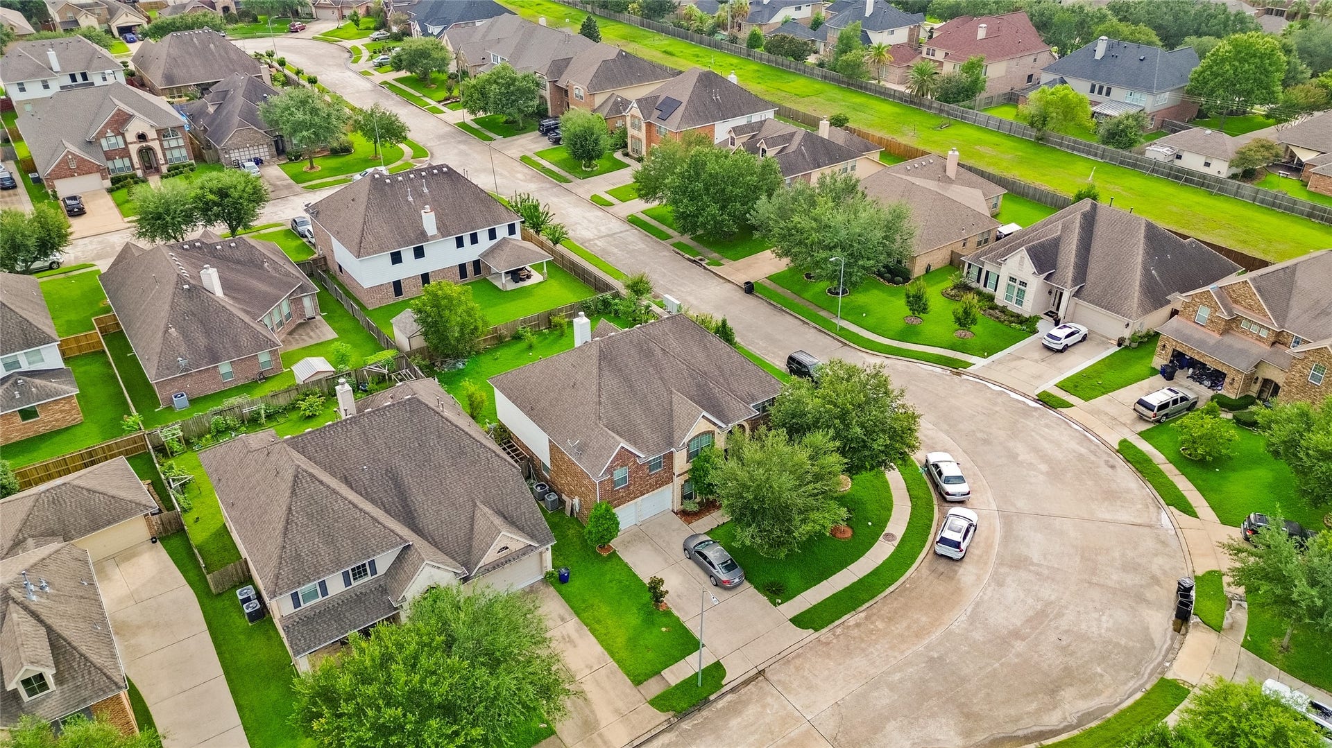 1231 Abigail Lane, Friendswood, TX 77546 Your neighborhood gives you a peaceful setting while keeping you close to everything you need.