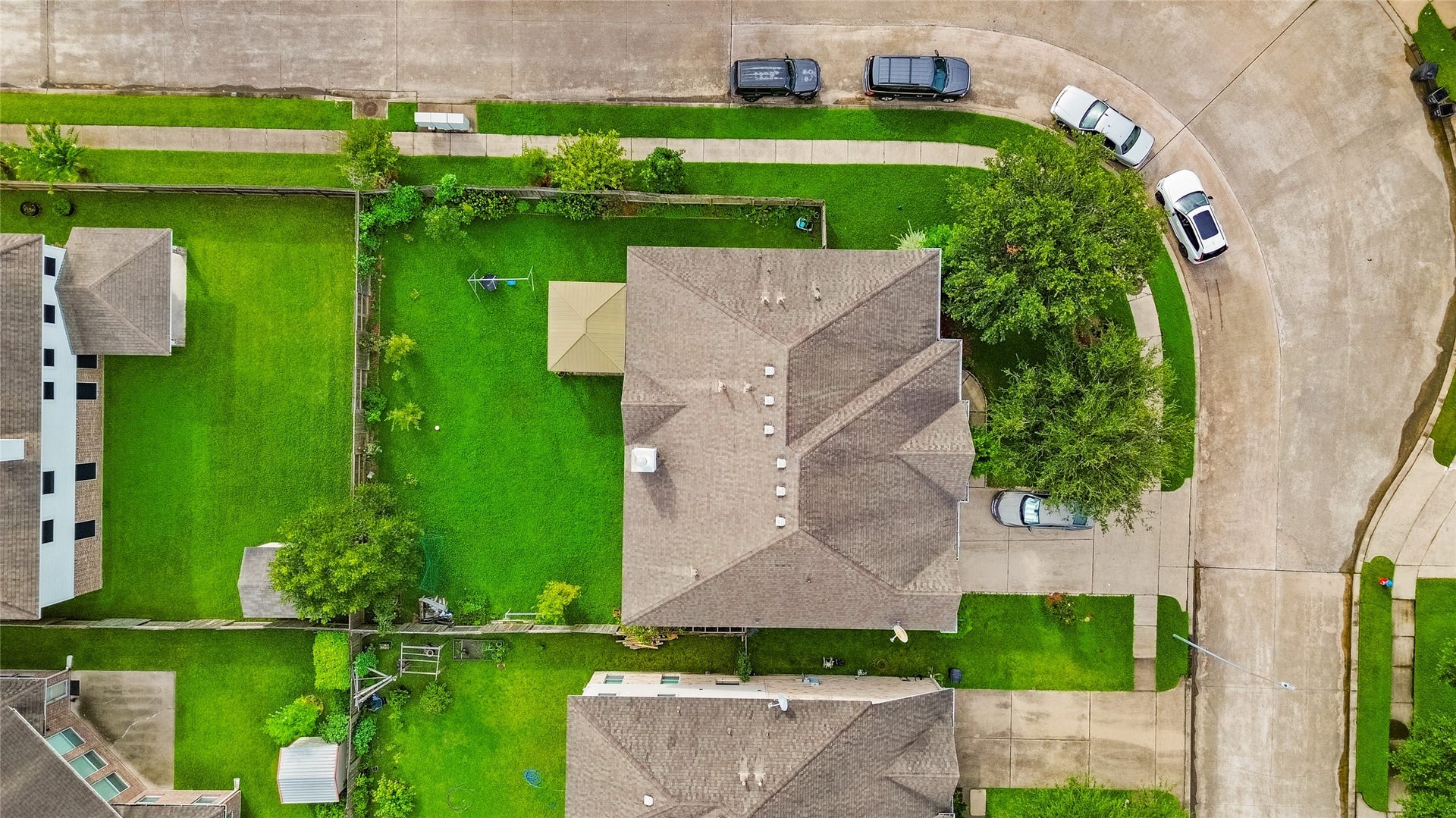 1231 Abigail Lane, Friendswood, TX 77546 Your oversized backyard gives you plenty of room to relax, entertain, play, or create the outdoor space you've always wanted.