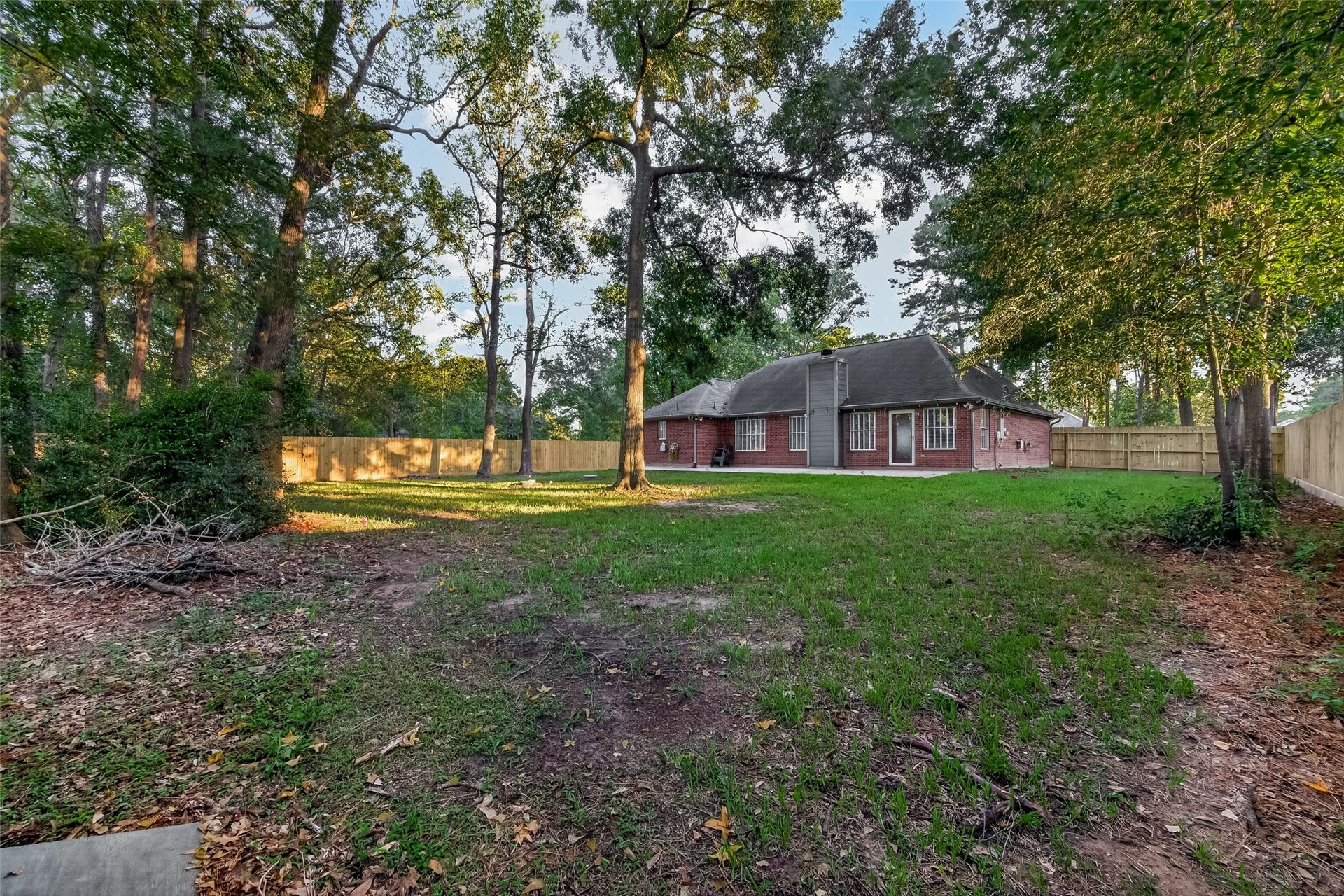 7318 Ramblewood Drive, Magnolia, TX 77354