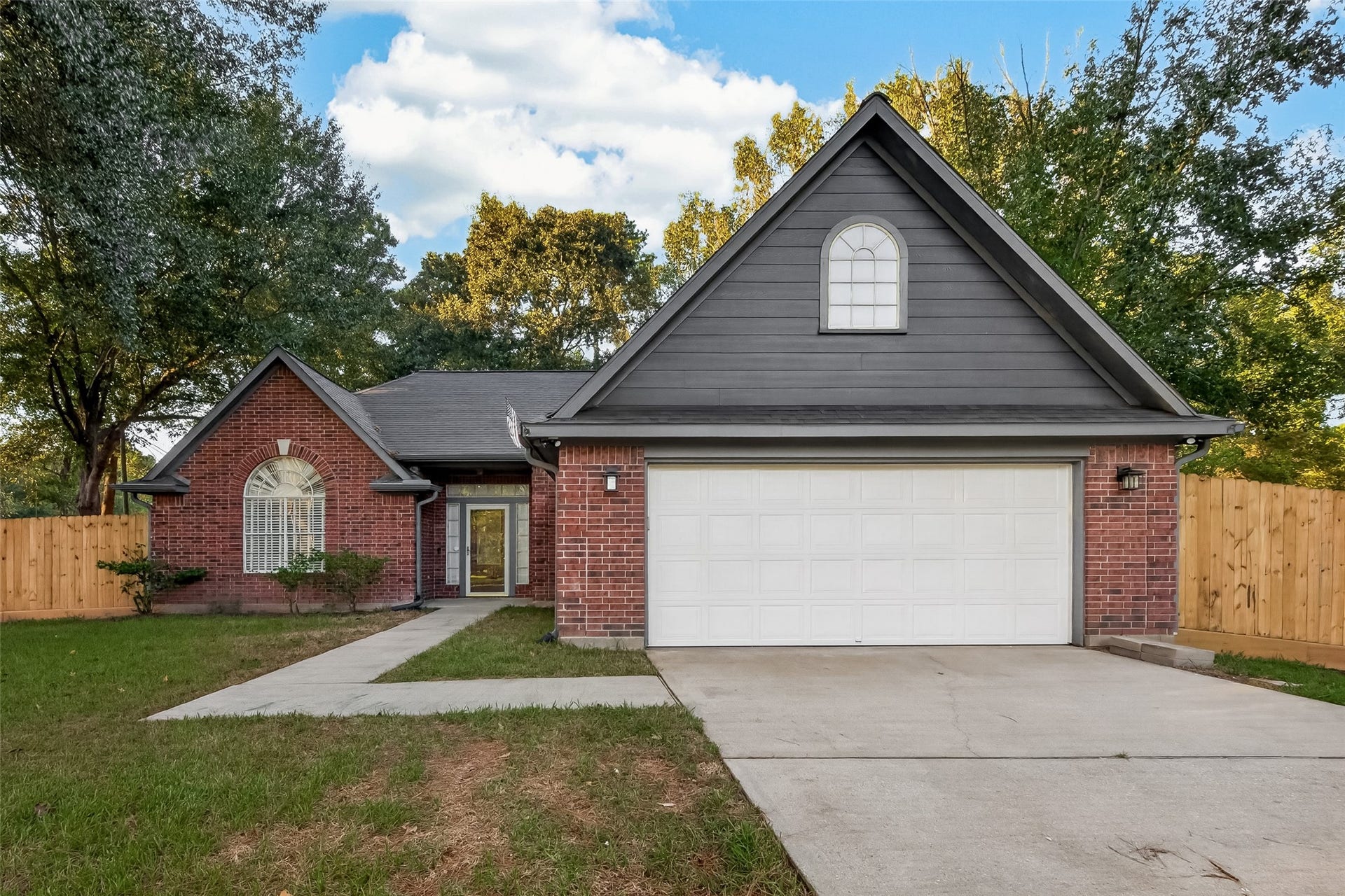 7318 Ramblewood Drive, Magnolia, TX 77354