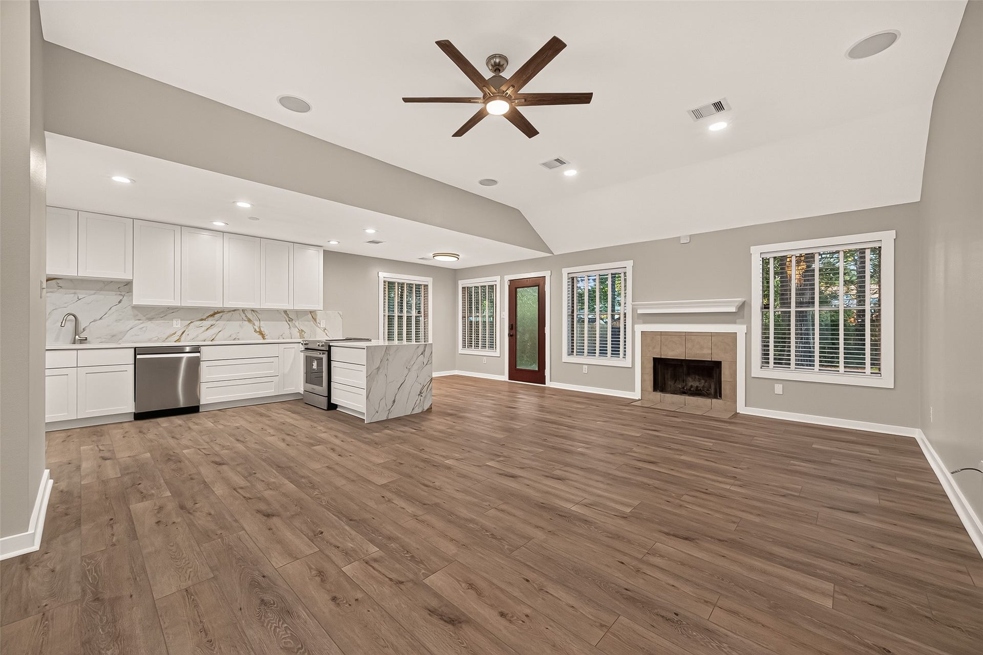 7318 Ramblewood Drive, Magnolia, TX 77354