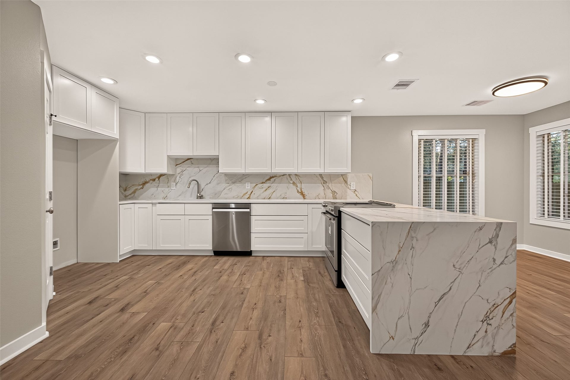 7318 Ramblewood Drive, Magnolia, TX 77354