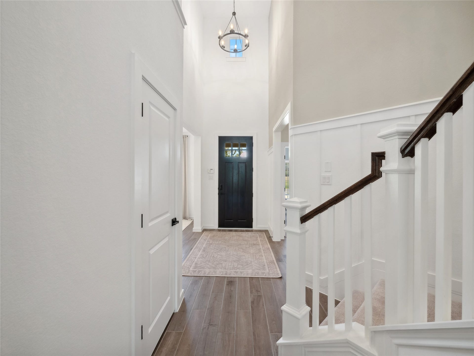 3210 Rios Court, League City, TX 77573 Welcoming foyer (*Photo not of actual home and used for illustration purposes only.)