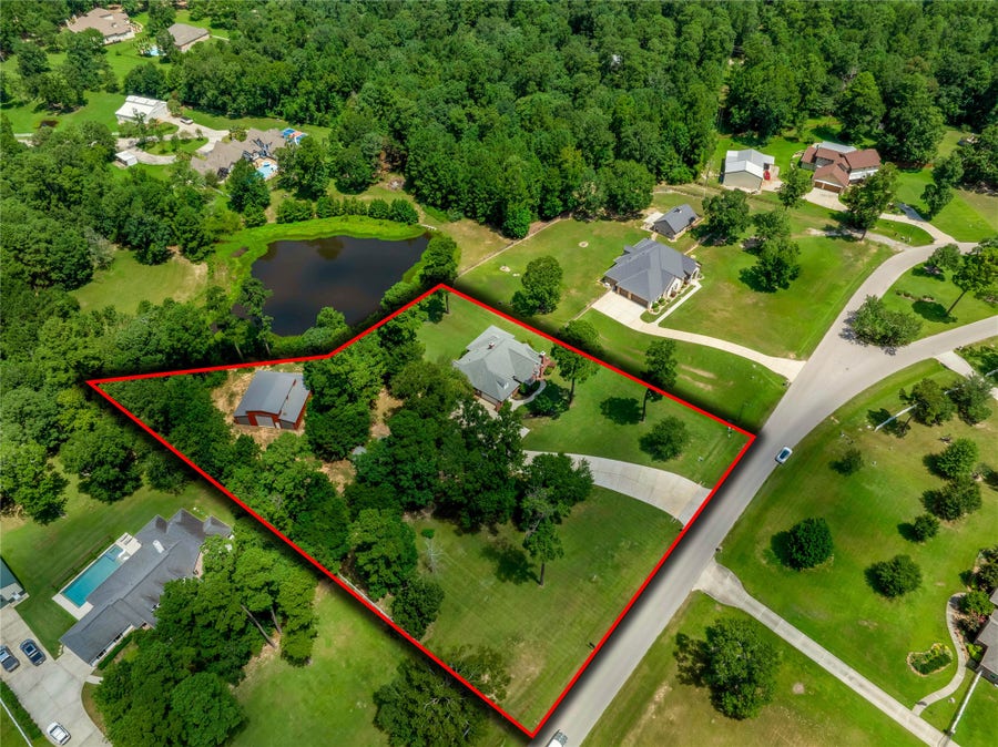 Property photo for 15444 Crown Oaks Drive, Montgomery, TX