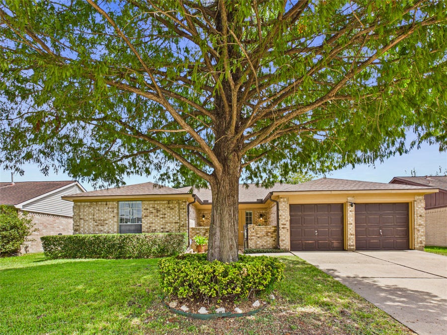 Property photo for 3919 Sandlehurst Drive, Pasadena, TX