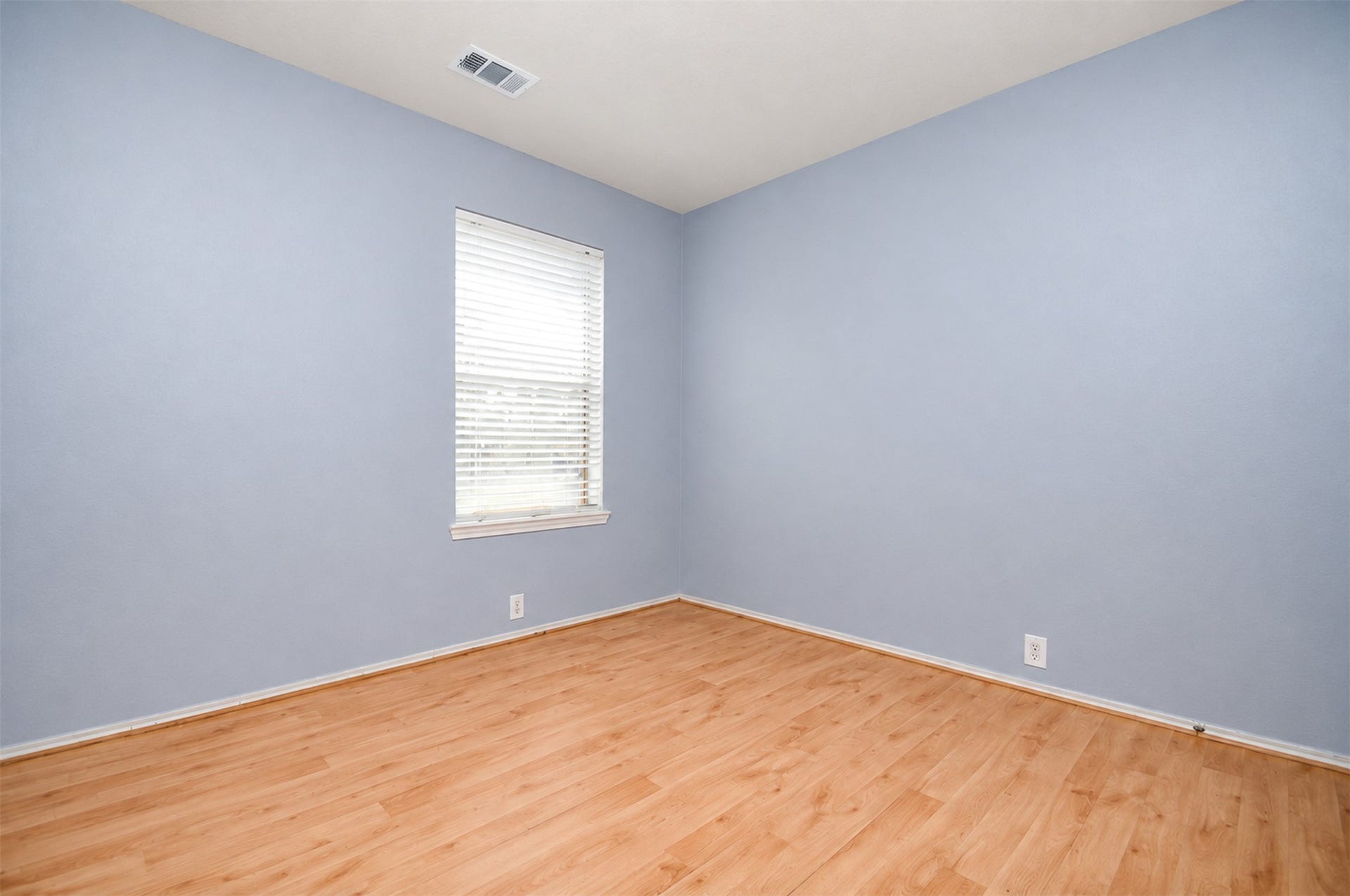 6003 Baldwin Elm Street, Richmond, TX 77407 2nd Bedroom
***Property is vacant. Photo digitally enhanced with AI; lighting, color, and ceiling appearance adjusted. ***