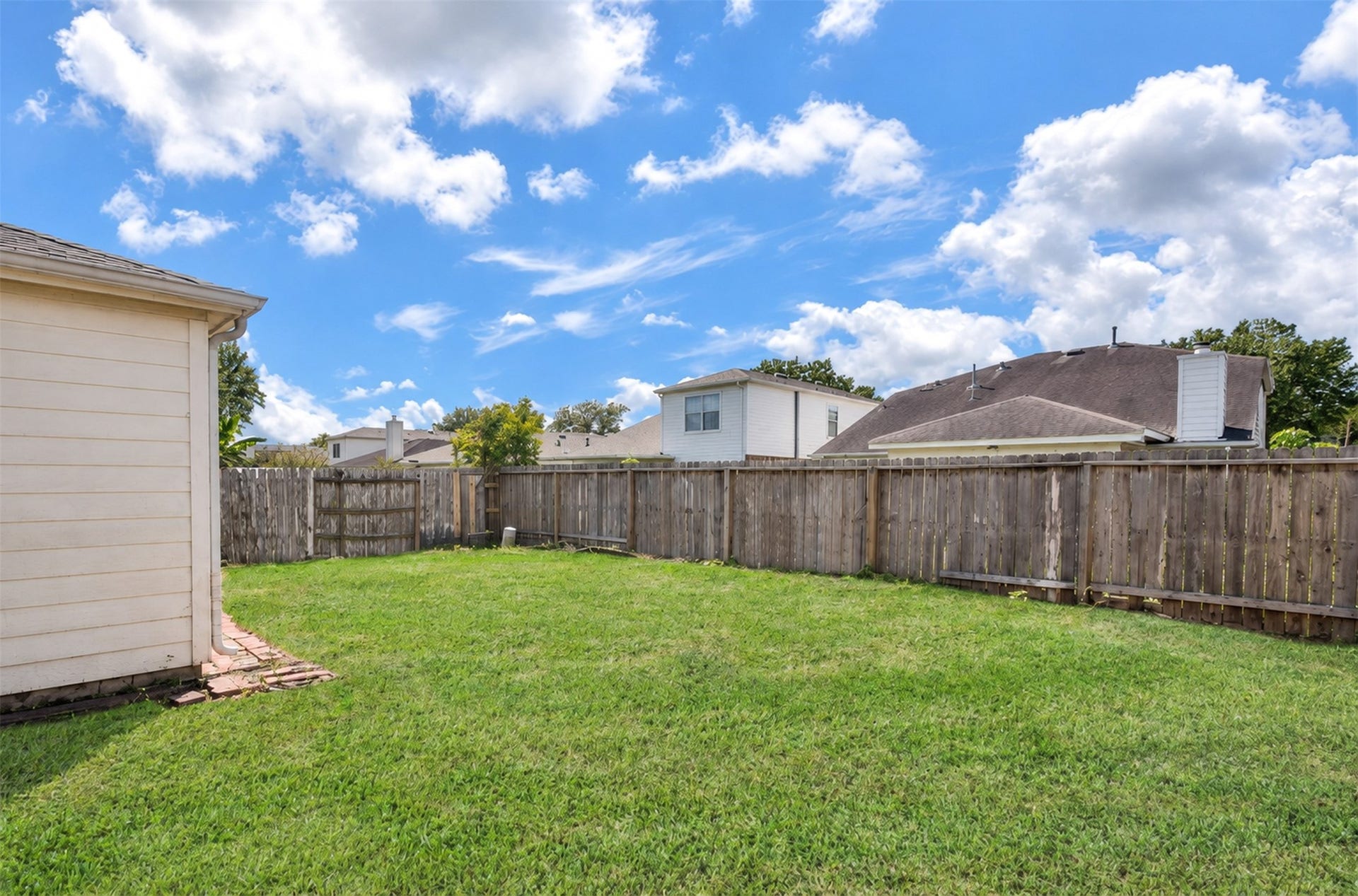 6003 Baldwin Elm Street, Richmond, TX 77407 Backyard
***Property is vacant. Photo digitally enhanced with AI; lighting, color, and ceiling appearance adjusted. ***