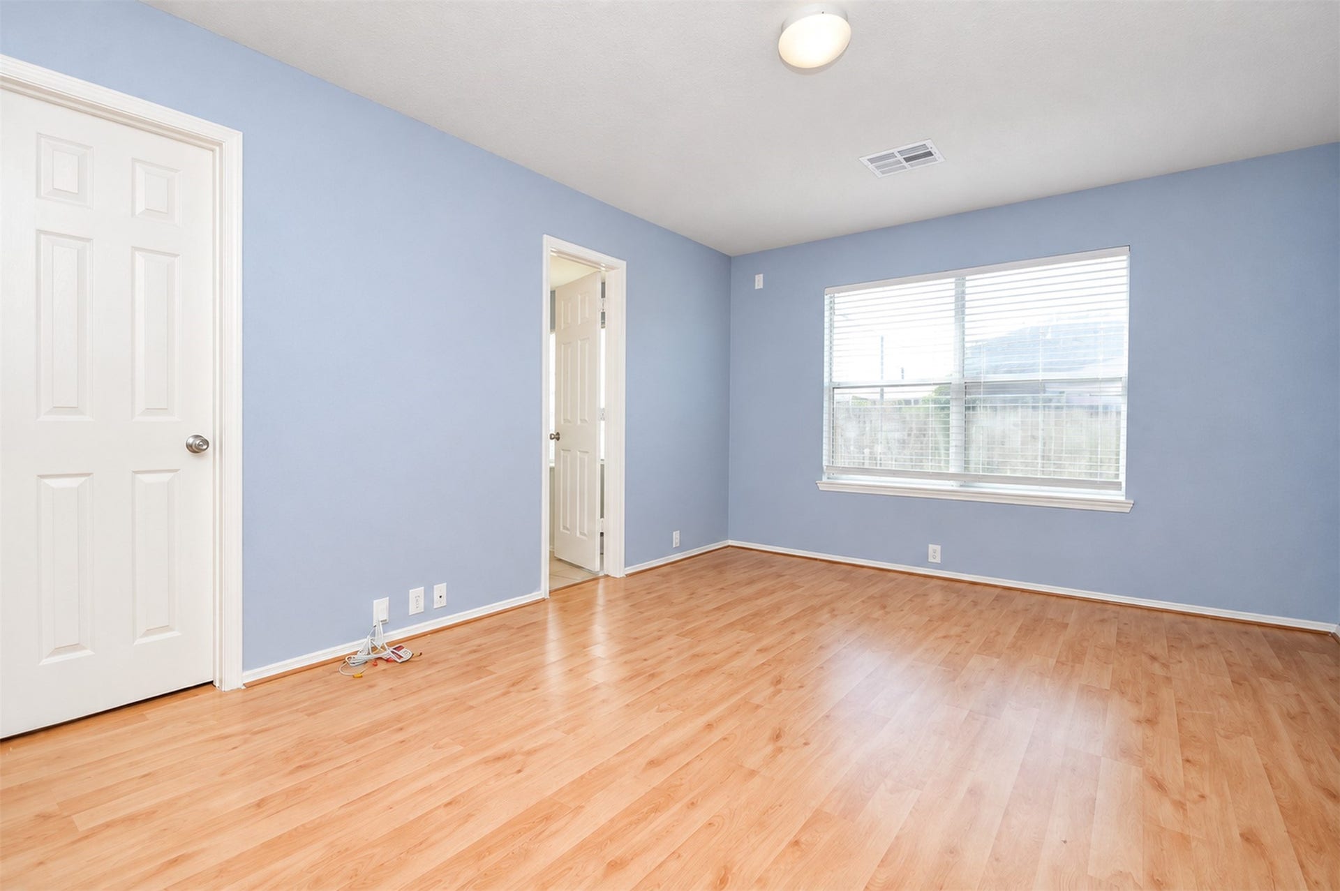 6003 Baldwin Elm Street, Richmond, TX 77407 Master Bedroom
***Property is vacant. Photo digitally enhanced with AI; lighting, color, and ceiling appearance adjusted. ***
