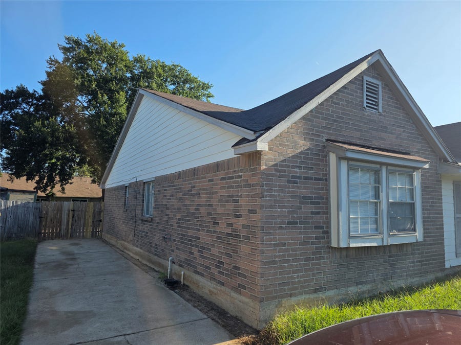 Property photo for 19302 Woodglen Drive, Katy, TX