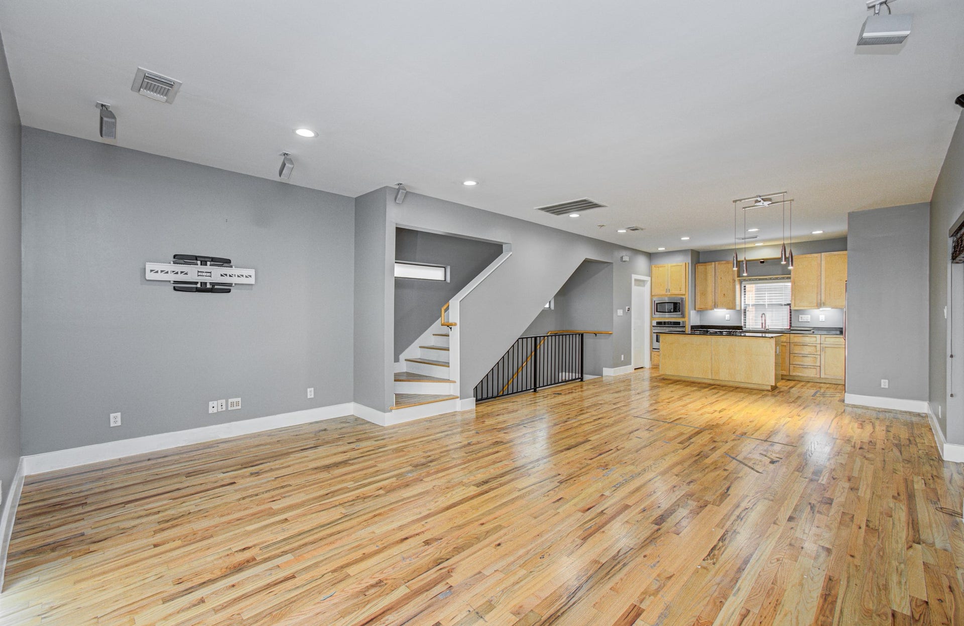 4410 Spencer Street, #A, Houston, TX 77007 Large living space with open kitchen.
