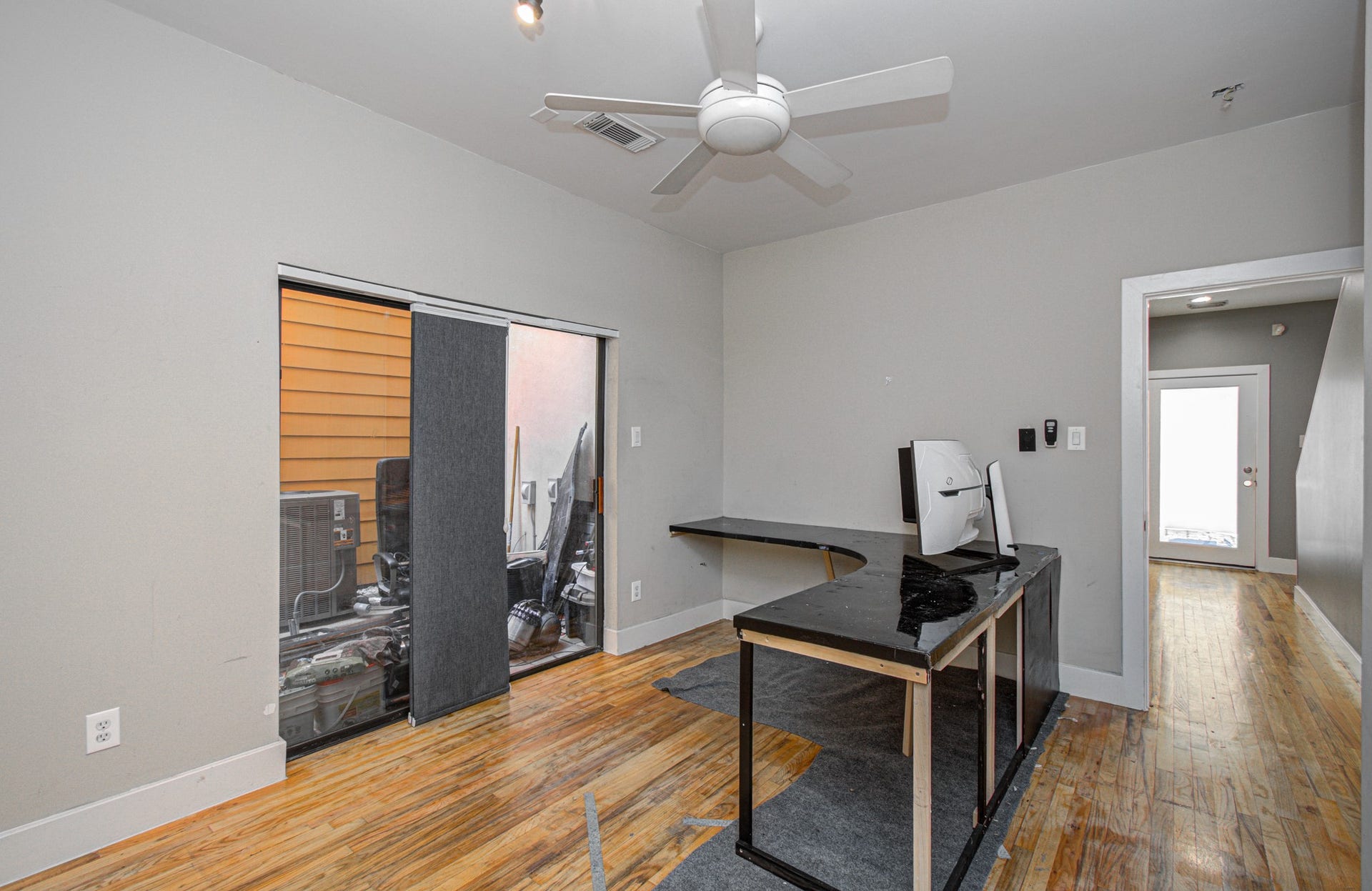 4410 Spencer Street, #A, Houston, TX 77007 Secondary bedroom down has a large outdoor space to enjoy!