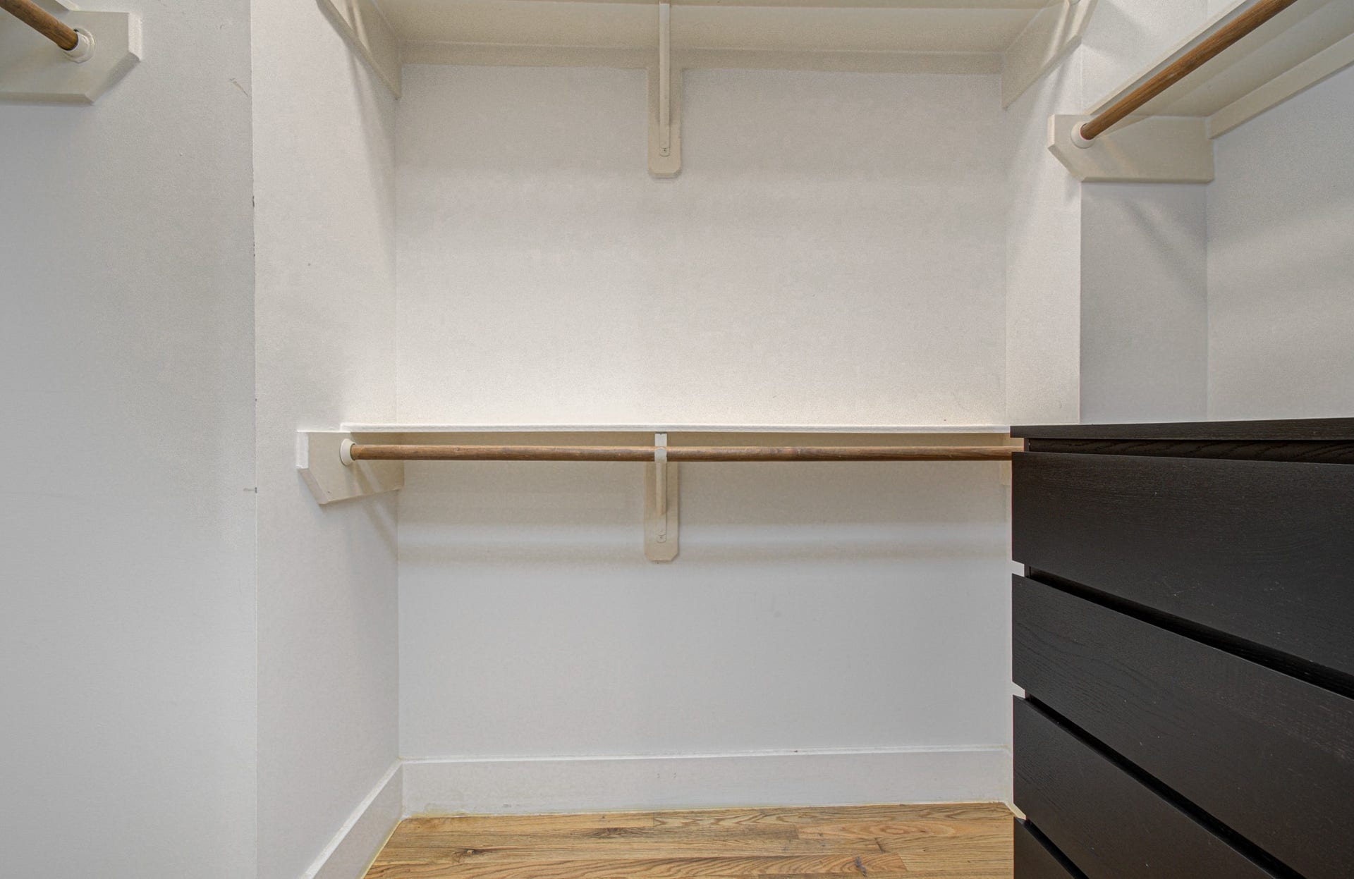 4410 Spencer Street, #A, Houston, TX 77007 Spacious oversized walk-in closet in the primary with drawers.