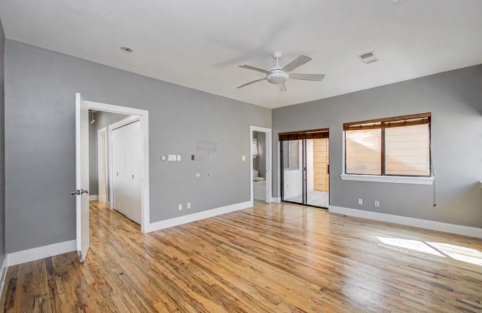4410 Spencer Street, #A, Houston, TX 77007 So much natural light in the primary bedroom.