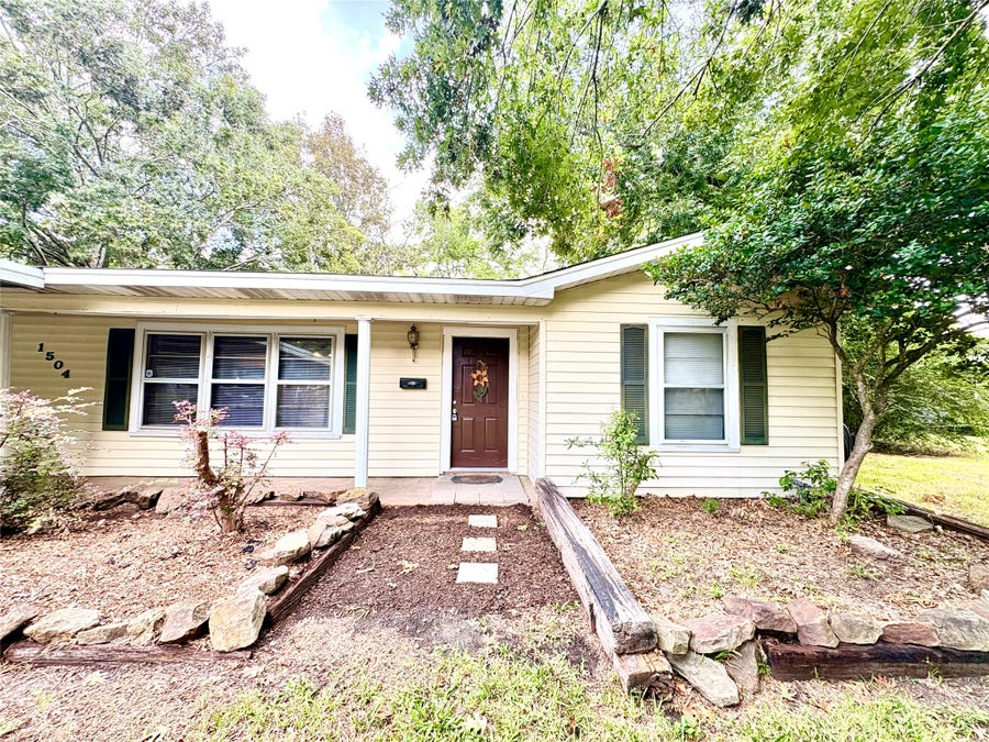 Property photo for 1504 E Fayle Street, Baytown, TX