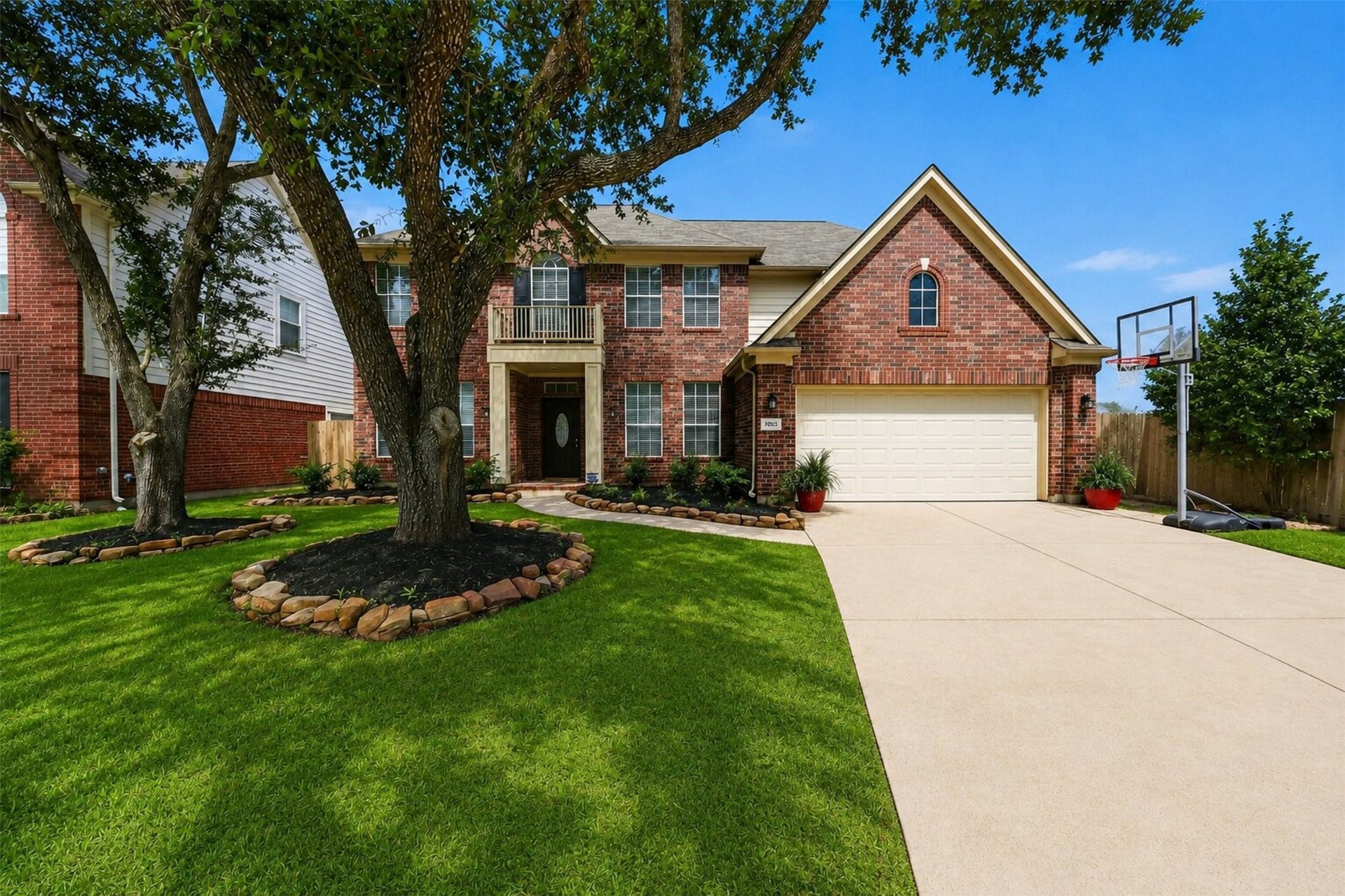 7015 Angel Oaks Court, Richmond, TX 77407 Welcome to your New Home at 7015 Angel Oaks Court in the West Oaks Subdivision
