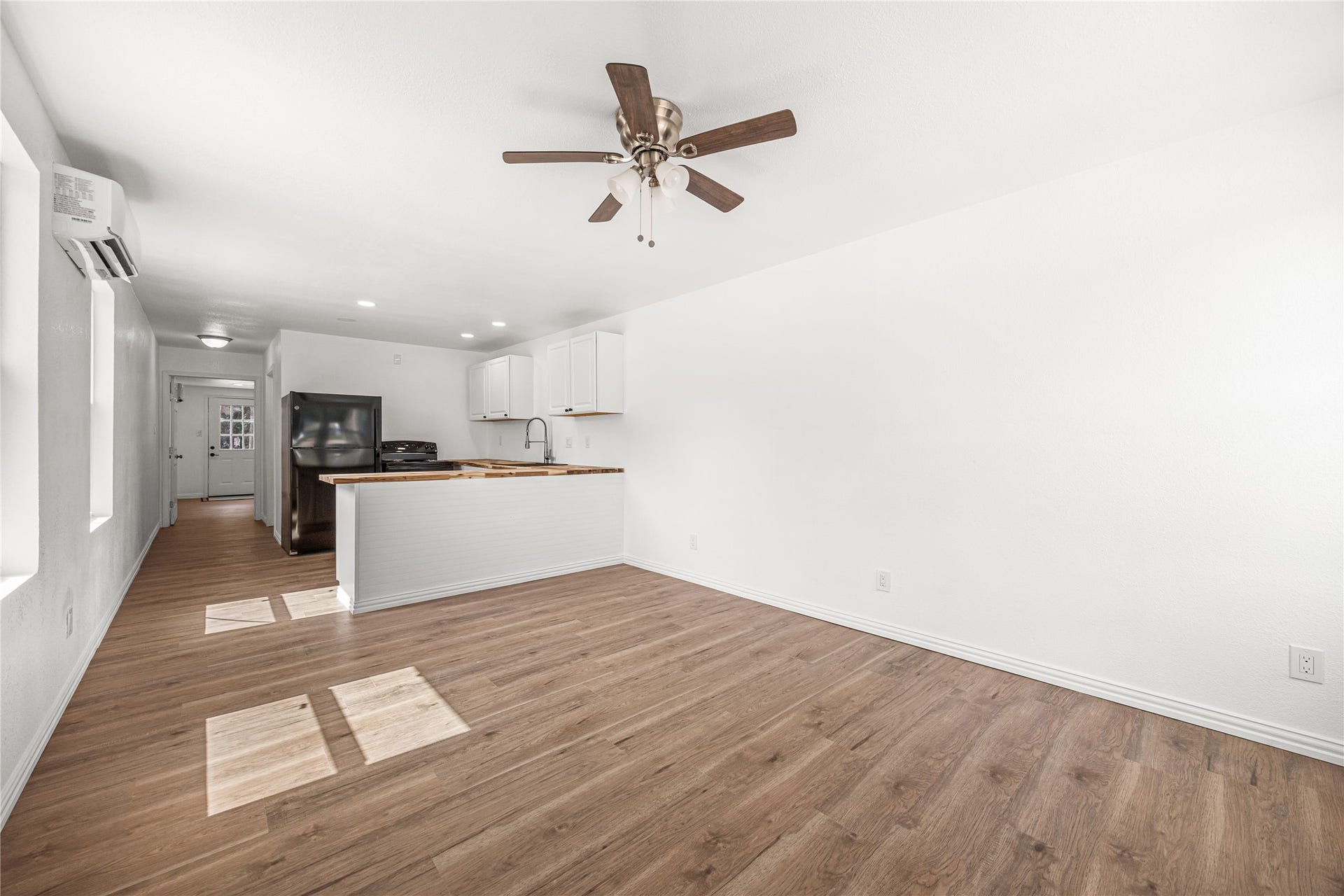 28096 Seven Sisters Road, #B, New Caney, TX 77357 Large open floor plan