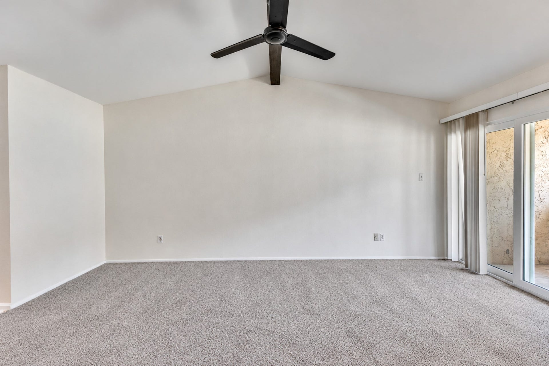 5000 Milwee Street, #47, Houston, TX 77092 Lots of space in the Living Room
