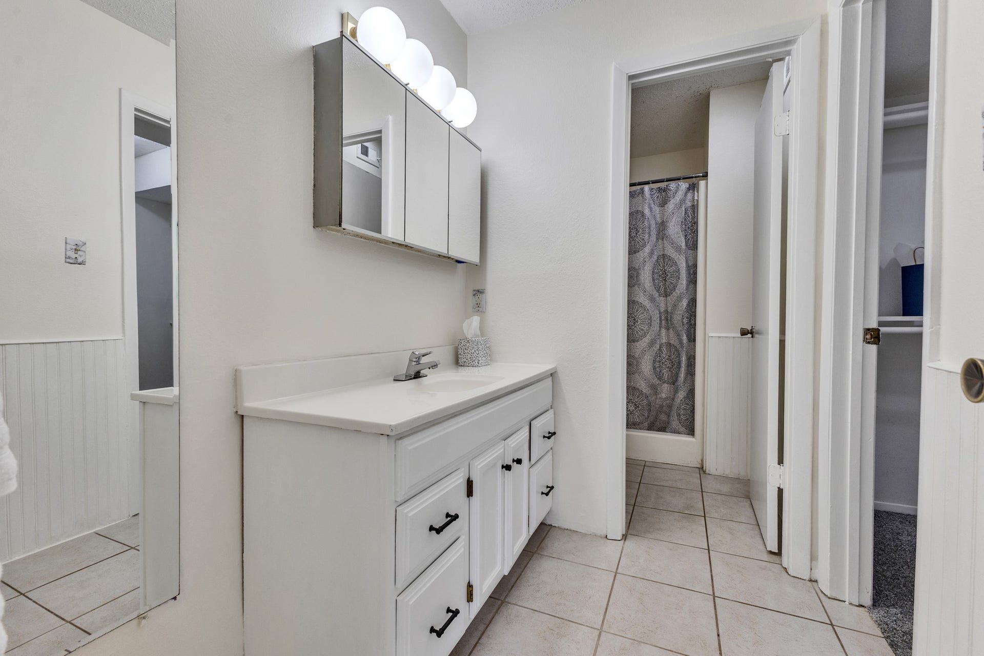 5000 Milwee Street, #47, Houston, TX 77092 Master Bathroom