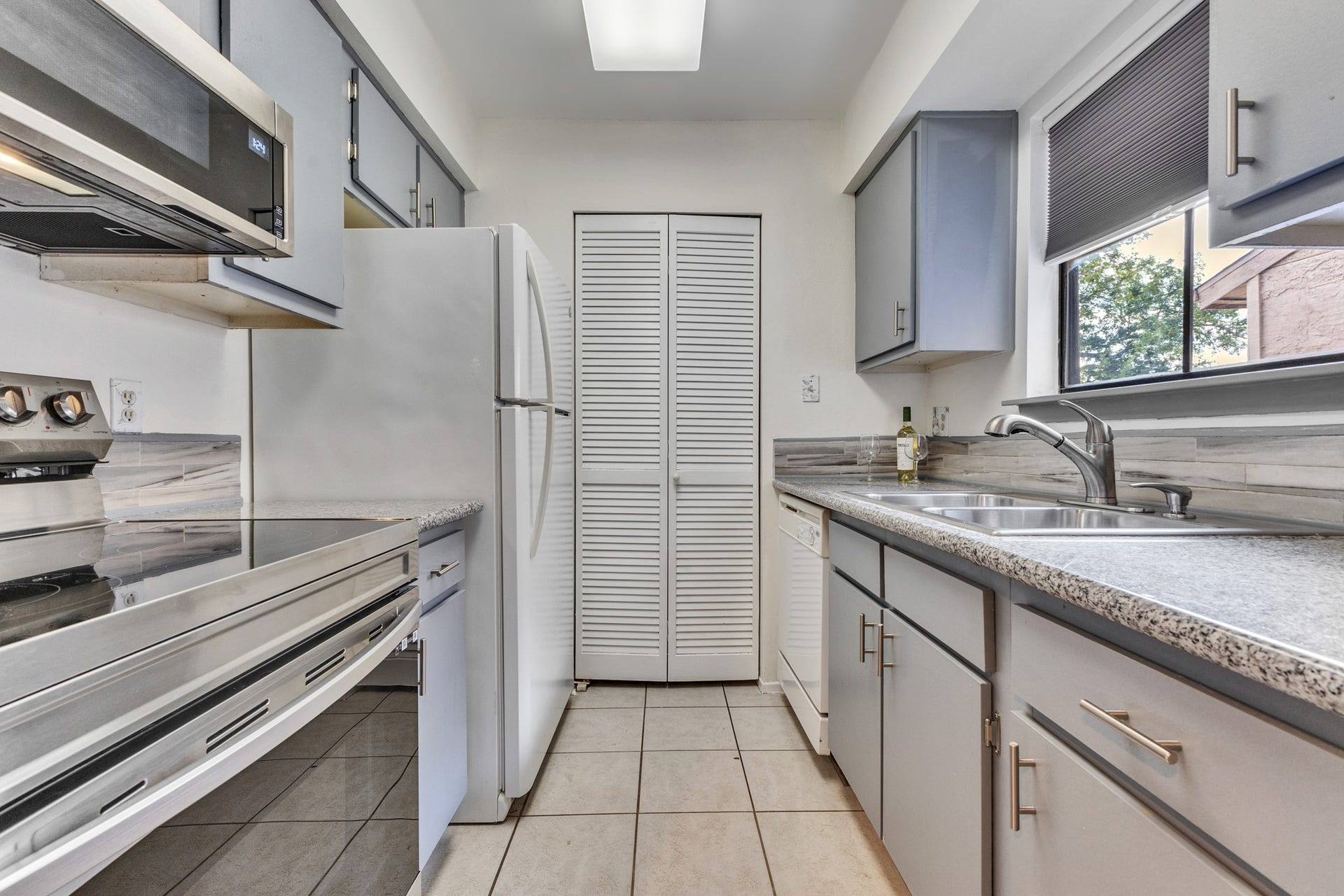5000 Milwee Street, #47, Houston, TX 77092 The kitchen has everything you need..