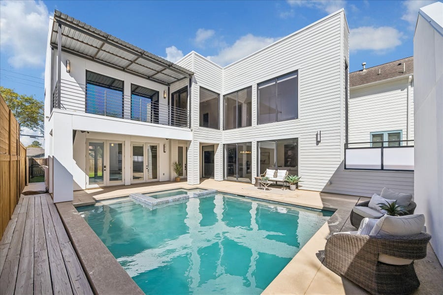 Property photo for 427 W 27th Street, Houston, TX