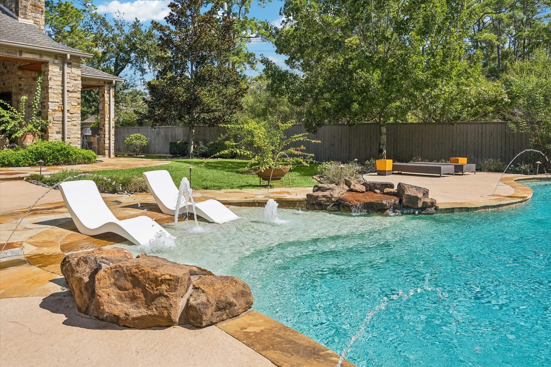 34 Liberty Bell Circle, Bunker Hill Village, TX 77024 Enjoy the shallow sun shelf and playful water features, creating an inviting spot to relax and cool off on warm summer days.