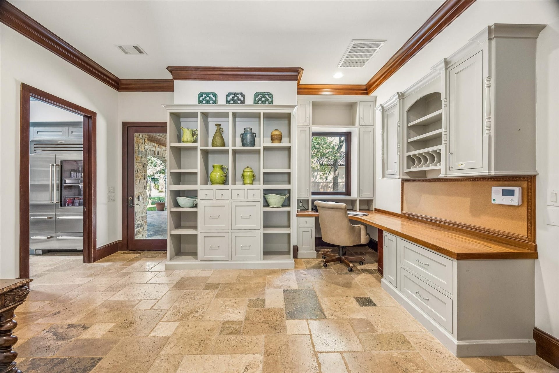 34 Liberty Bell Circle, Bunker Hill Village, TX 77024 Combining the convenience of a home office and mudroom, this versatile space features built-in desks, custom cabinetry, ample storage, and easy access to the outdoors.