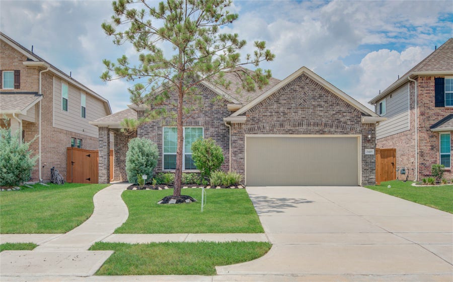 Property photo for 2425 Temple Crag Drive, Rosharon, TX